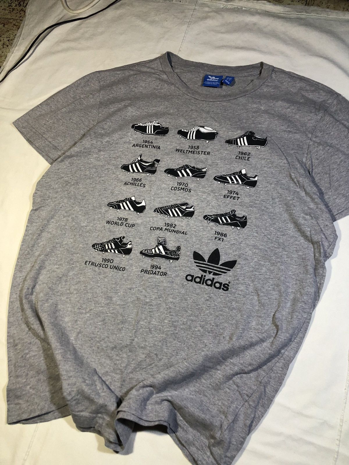 Adidas ADIDAS x VINTAGE x T-SHIRT Size US L / EU 52-54 / 3 - 2 Thumbnail