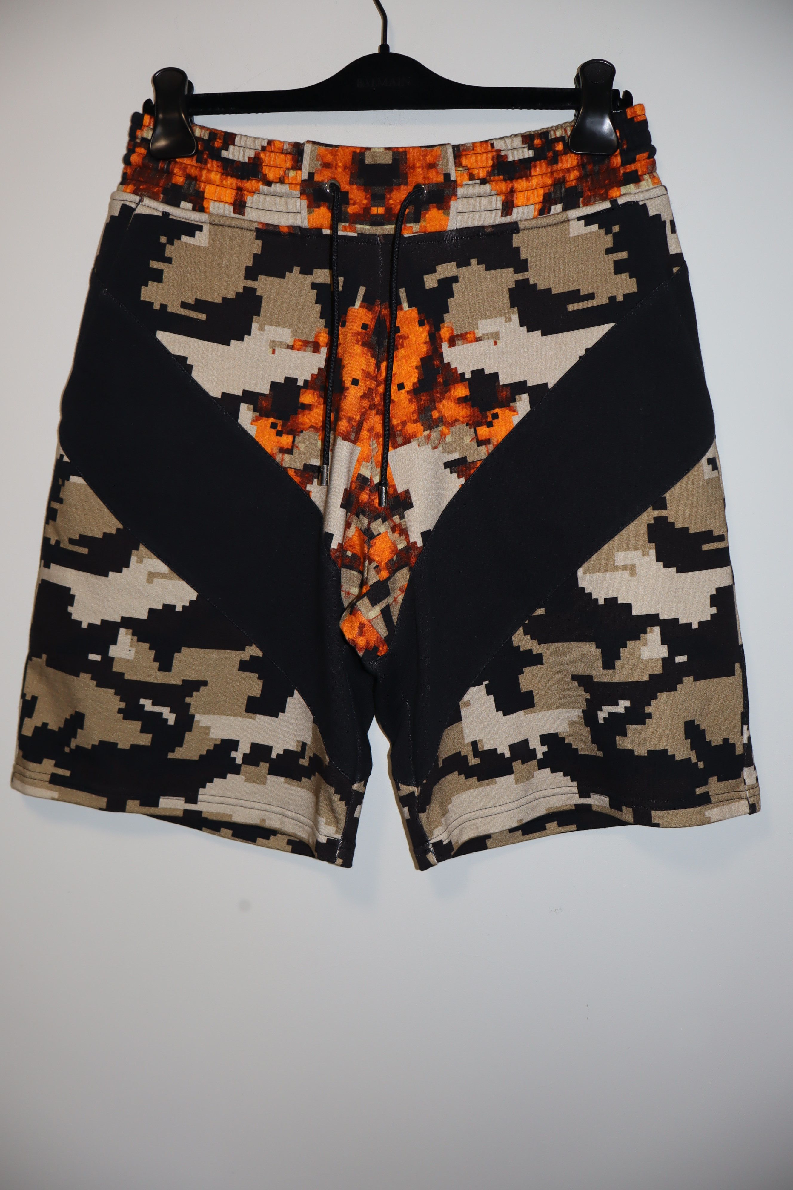 Givenchy Camo fire print shorts Size US 30 / EU 46 - 4 Thumbnail