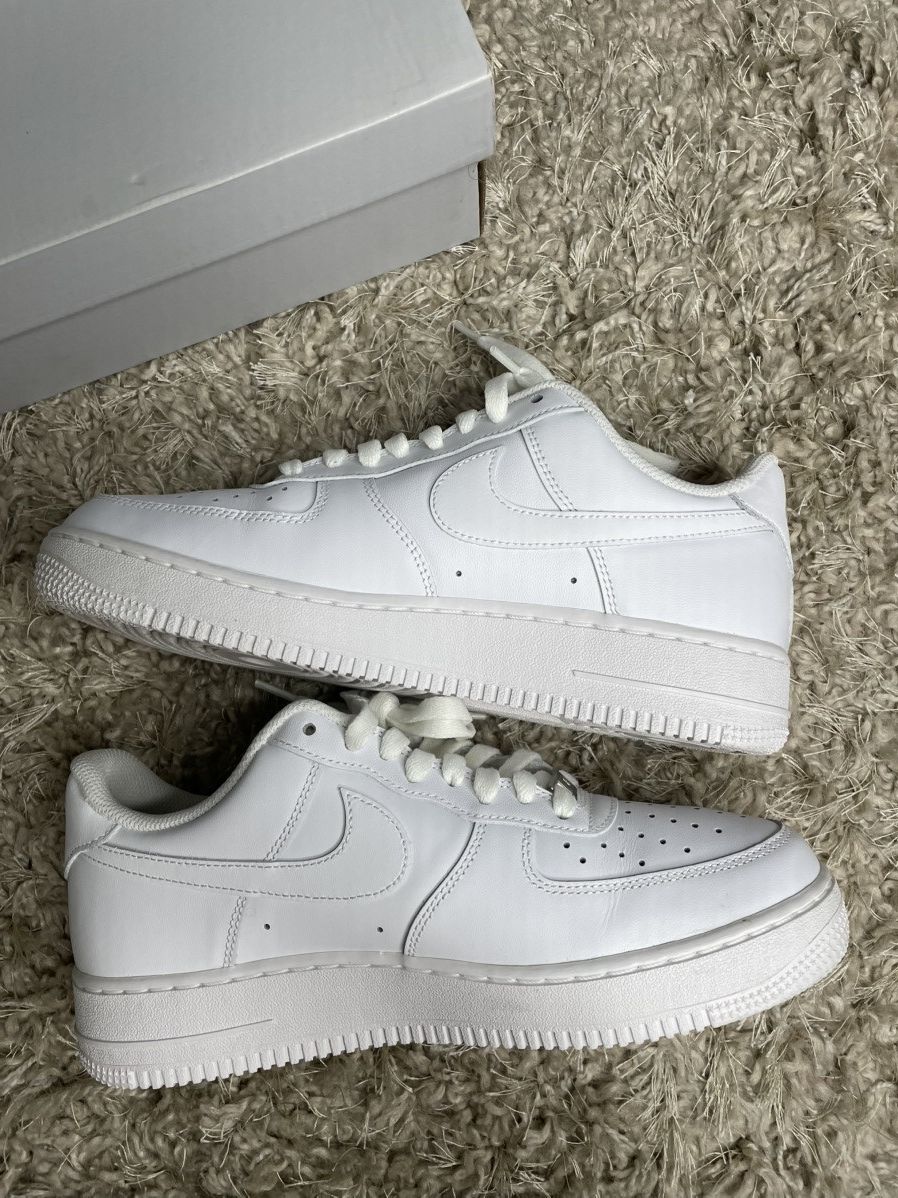 Nike Air Force 1 Triple White Size US 8.5 / EU 41-42 - 3 Thumbnail