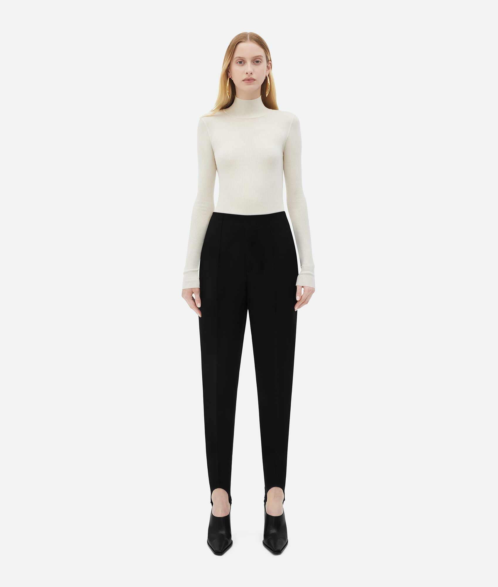 o1n1vont1224 Structured Cotton Stirrup Pant in Black