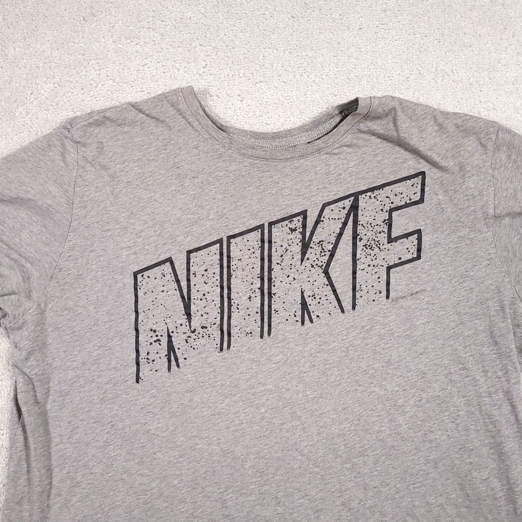 Nike Nike Shirt Mens XXL Athletic Cut Gray Graphic Short Sleeve Spell Out Grunge Size US XXL / EU 58 / 5 - 3 Thumbnail
