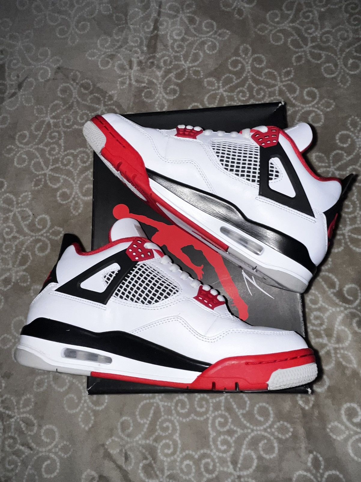 Jordan Brand Jordan 4 Retro Fire Red Size US 9 / EU 42 - 2 Thumbnail