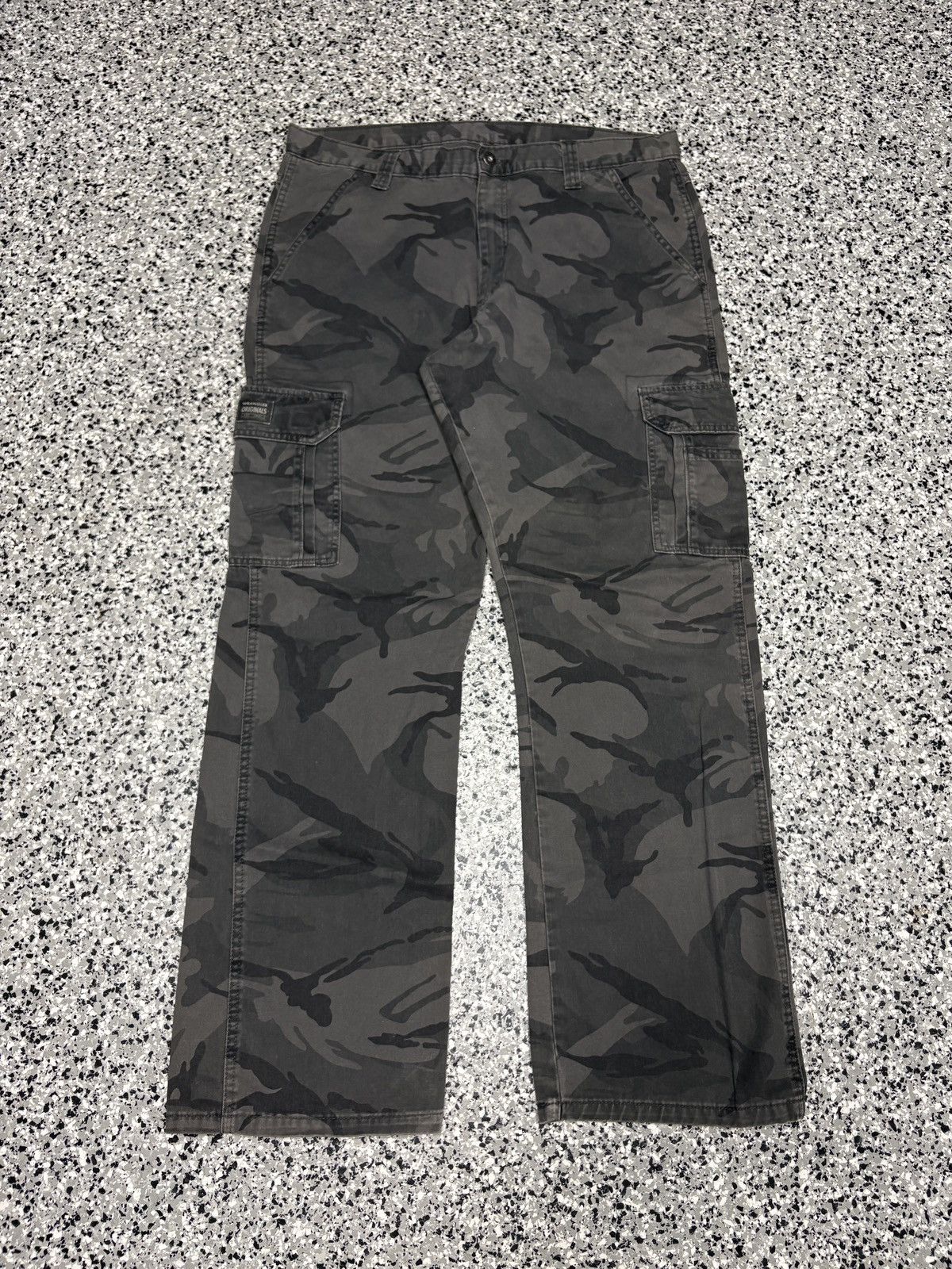 Wrangler Vintage Grey Camo Relaxed Fit Wrangler Cargo Pants Size 36 Size US 36 / EU 52 - 1 Thumbnail