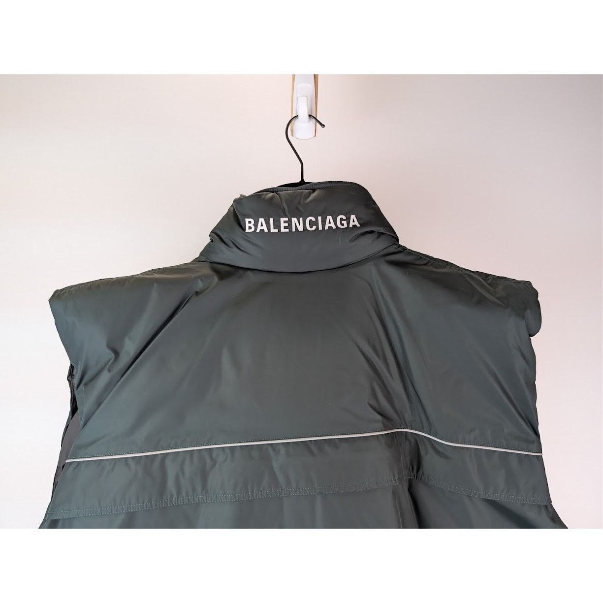 Balenciaga o1rshd1 Mat Nylon Wrap Gilet in Cypress Green Size US M / EU 48-50 / 2 - 10 Thumbnail