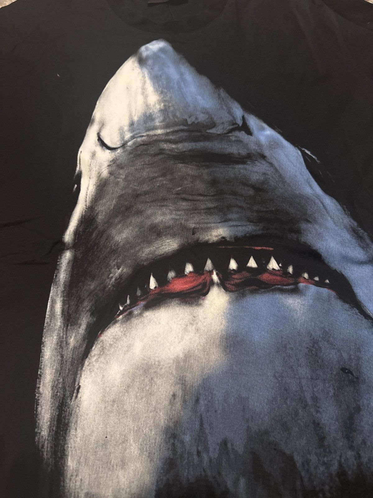 Givenchy Givenchy Shark T-shirt Size US M / EU 48-50 / 2 - 2 Thumbnail