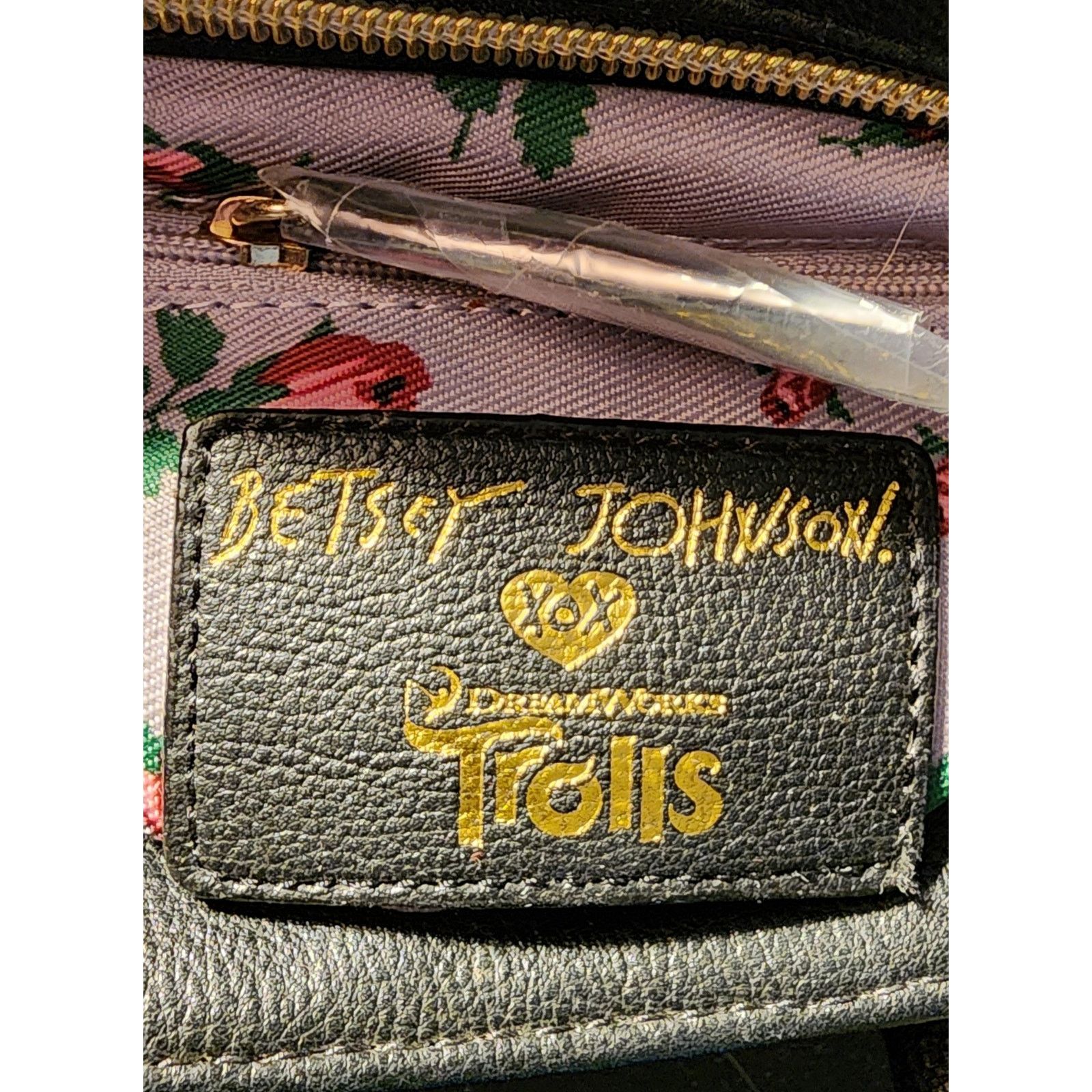 Betsey Johnson Betsey Johnson Trolls by dream works Mini Purse Cupcake tag Size ONE SIZE - 4 Thumbnail