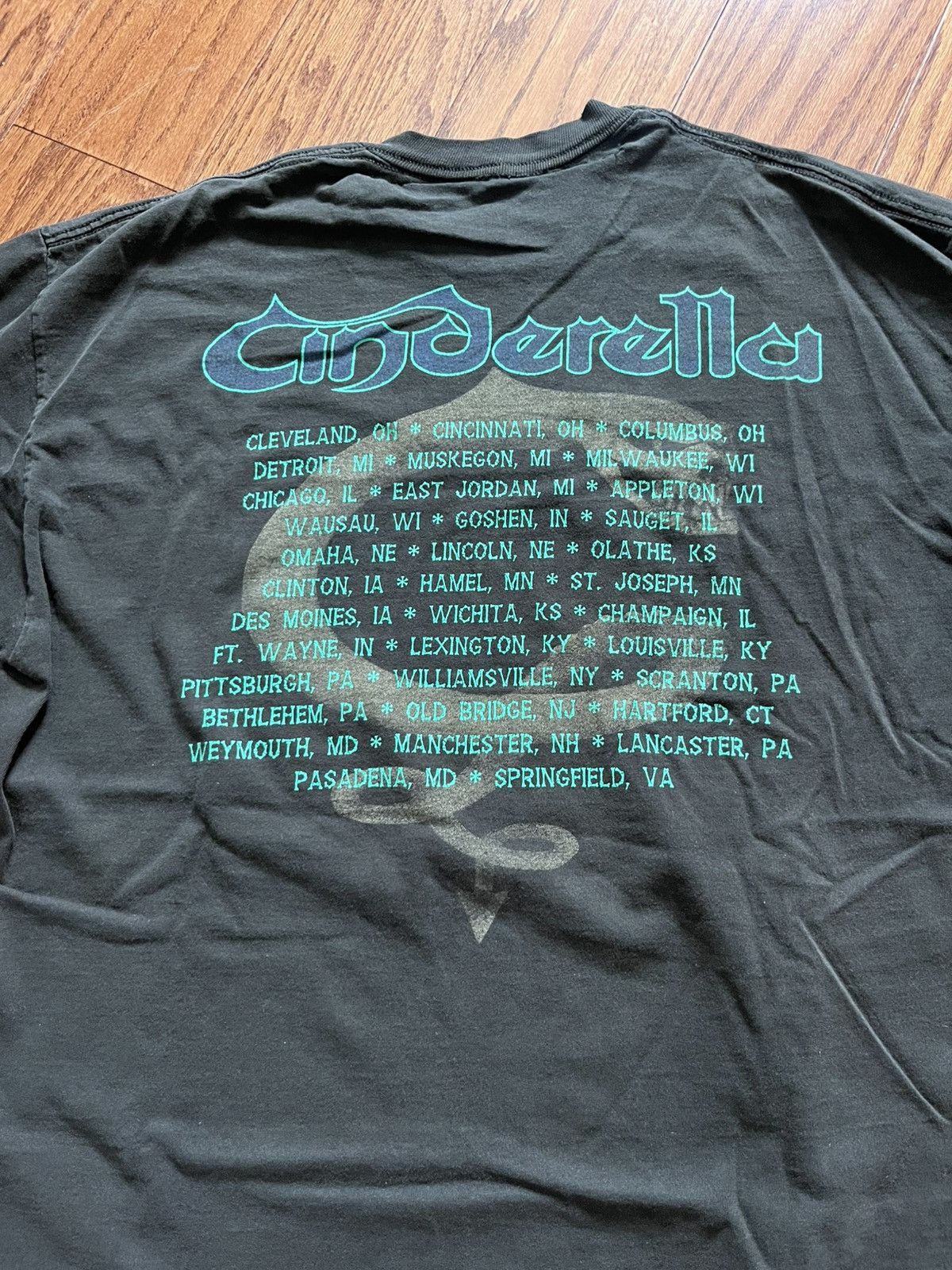 Vintage Vintage Cinderella Tour 1998 Band Graphic Oversized Shirt Size US XL / EU 56 / 4 - 2 Thumbnail