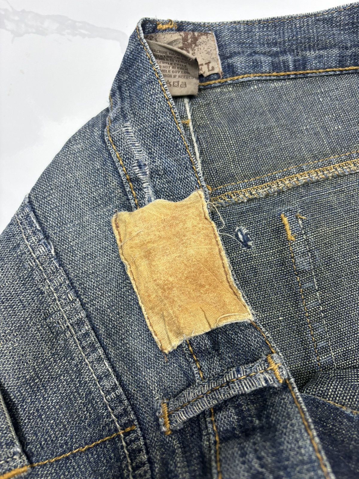 Japanese Brand × Undercover RARE ARCHIVE GOLD LABEL RIPS BAGGY DISTRESSED DENIM JEANS Size US 38 / EU 54 - 11 Thumbnail