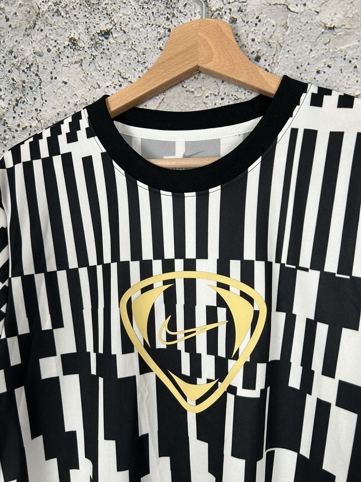 Nike Nike Center Swoosh Tee Jersey Retro Football Y2K Size US M / EU 48-50 / 2 - 3 Thumbnail