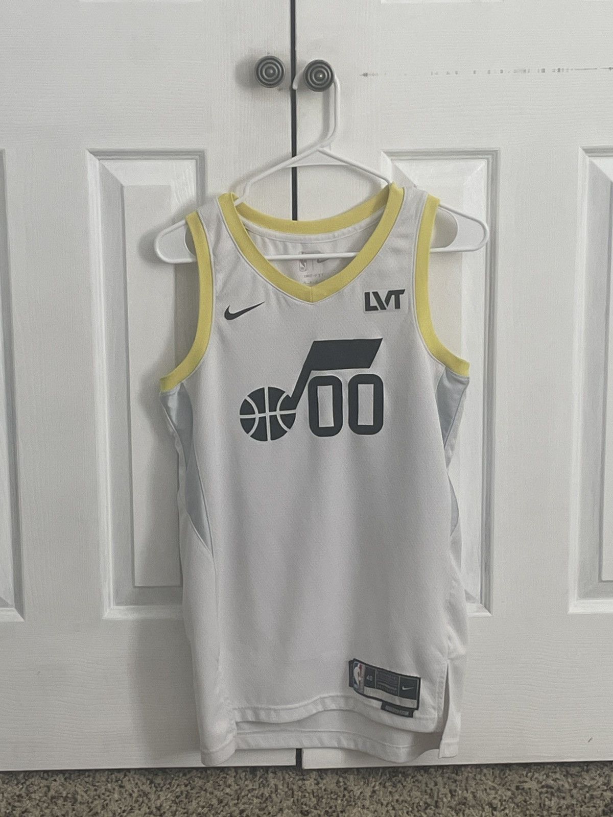 Nike Jordan Clarkson jersey in great condition Size US S / EU 44-46 / 1 - 1 Thumbnail