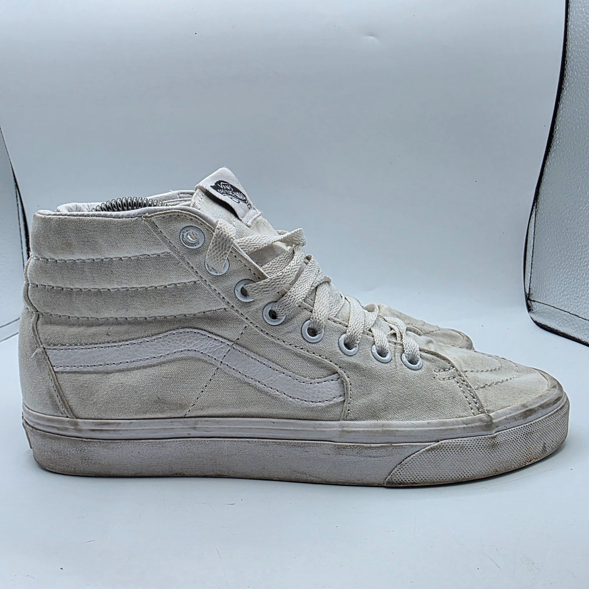 Vans Vans Sk8-Hi Womens 9 Triple White High Top Sneakers Shoes Ca Size US 9 / IT 39 - 12 Thumbnail