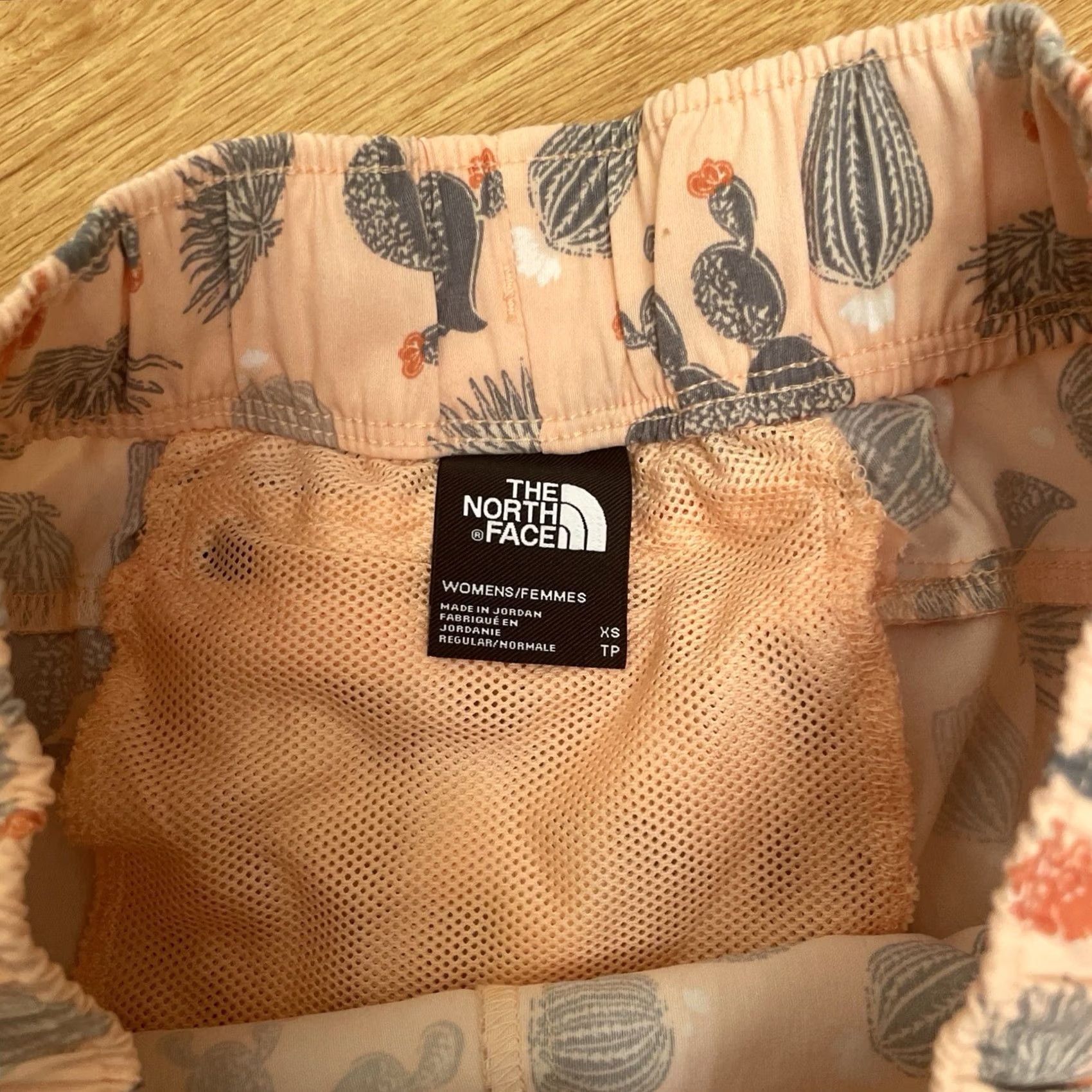 The North Face The North Face Cacti Printed Class V Shorts in Apricot Ice Casual Shorts XS Women Multicolor Utility Modern - Size 26" / US 2 / IT 38 - 6 Thumbnail