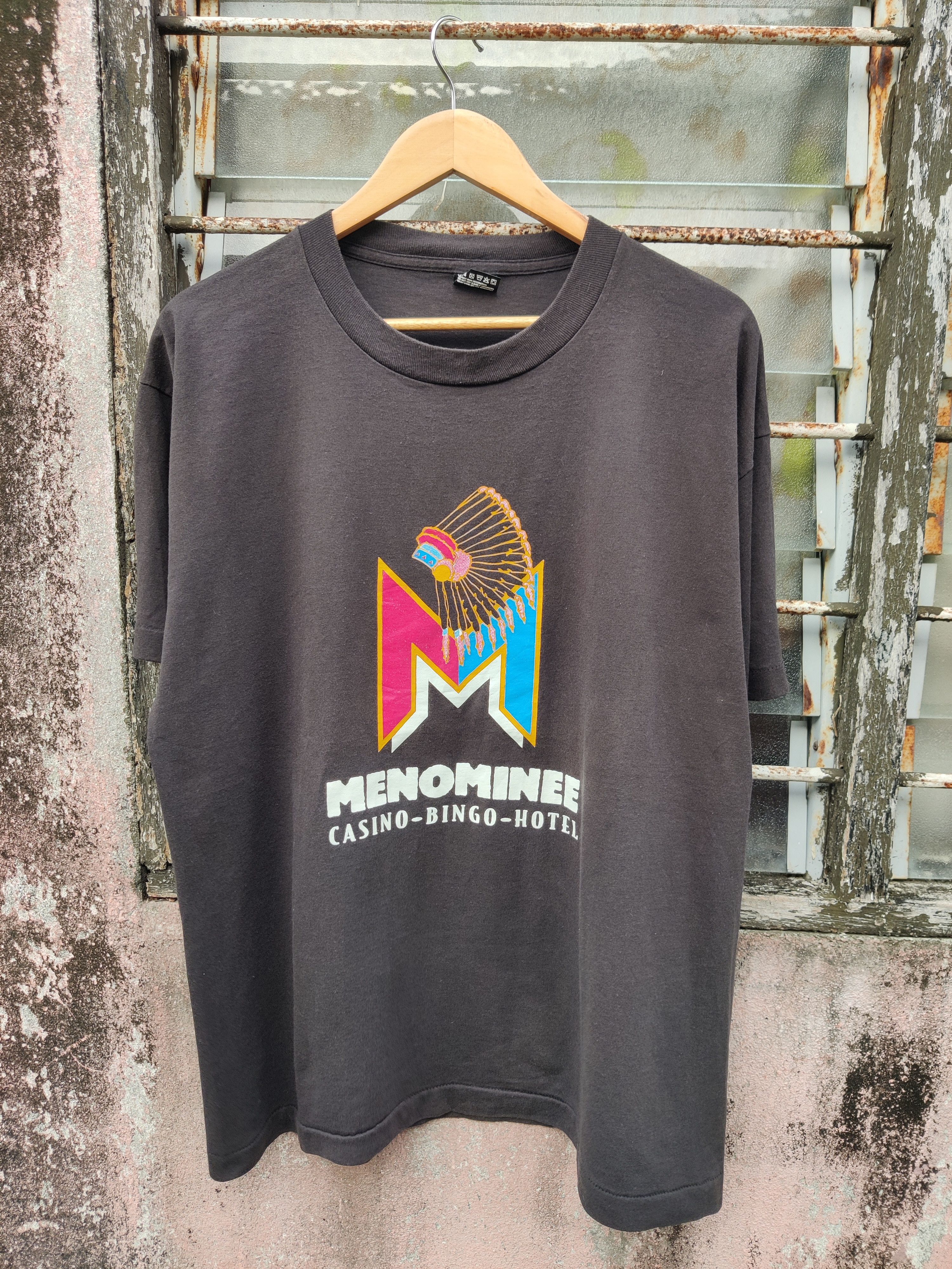 Fruit Of The Loom Vintage Menominee Casino Hotel Promo Shirt Size US XL / EU 56 / 4 - 1 Thumbnail