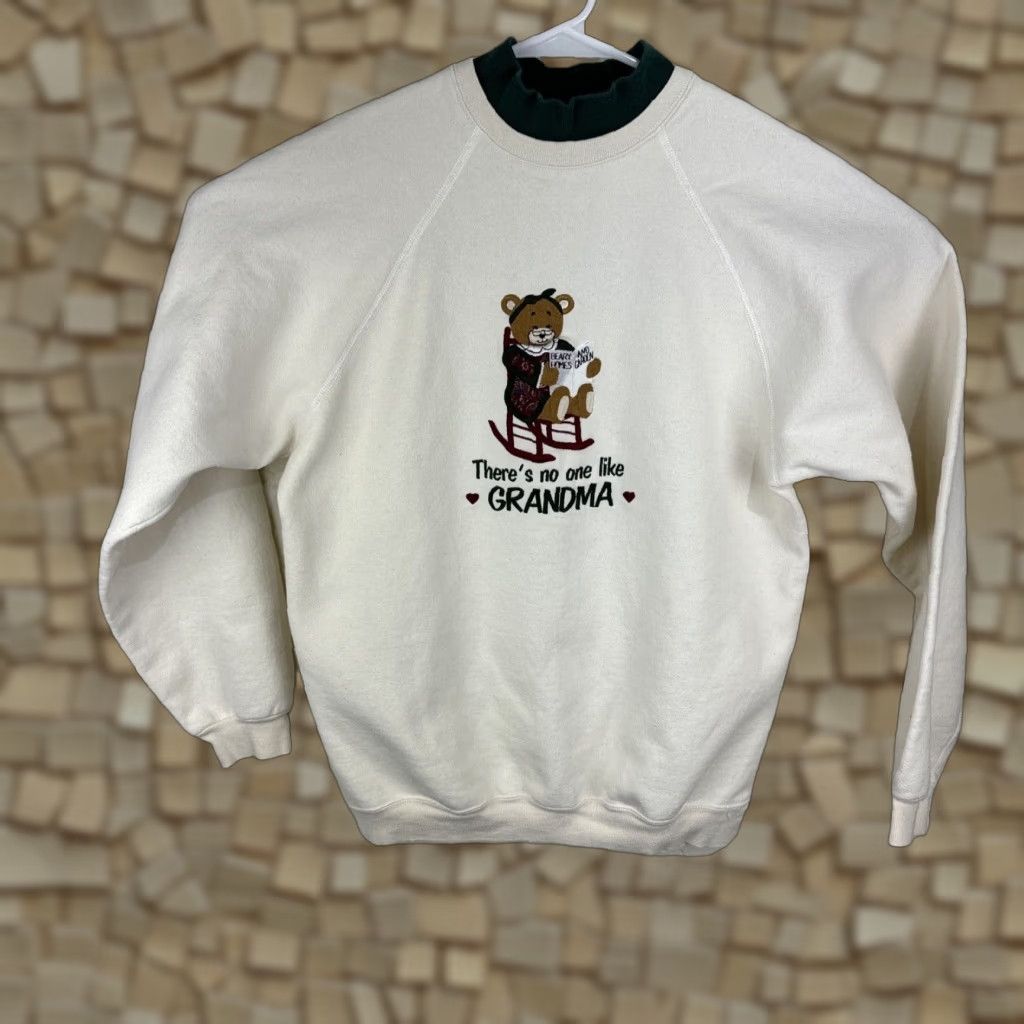 Vintage VINTAGE Cheek O Sportswear Sweatshirt Large No One Like Grandma Granny Bear Shirt Womens 1990s White Cotton Blend Grunge Size L / US 10 / IT 46 - 1 Thumbnail