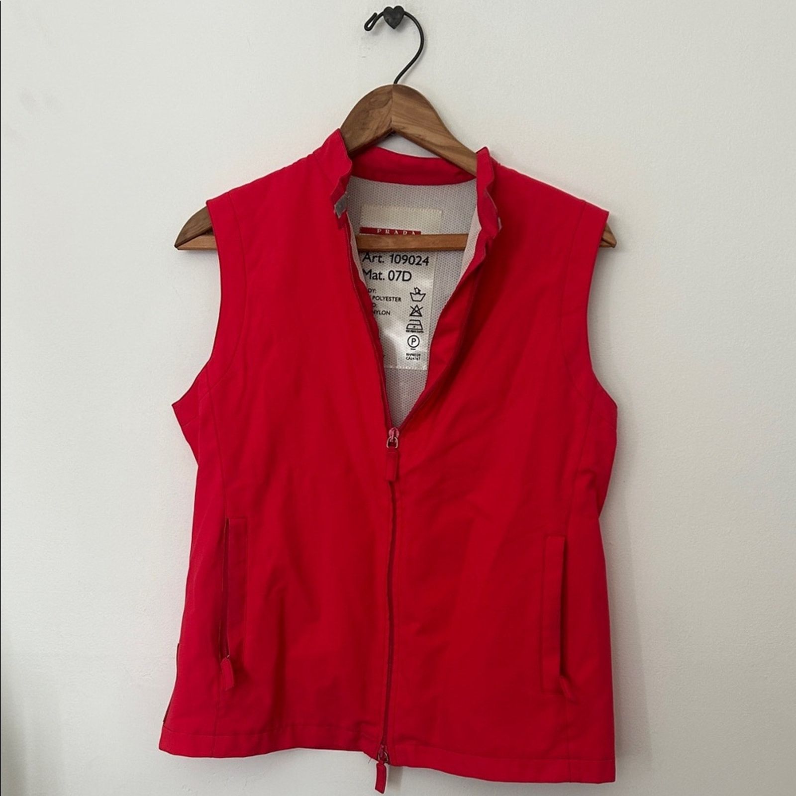 Prada Prada Red Vest Size M / US 6-8 / IT 42-44 - 1 Thumbnail