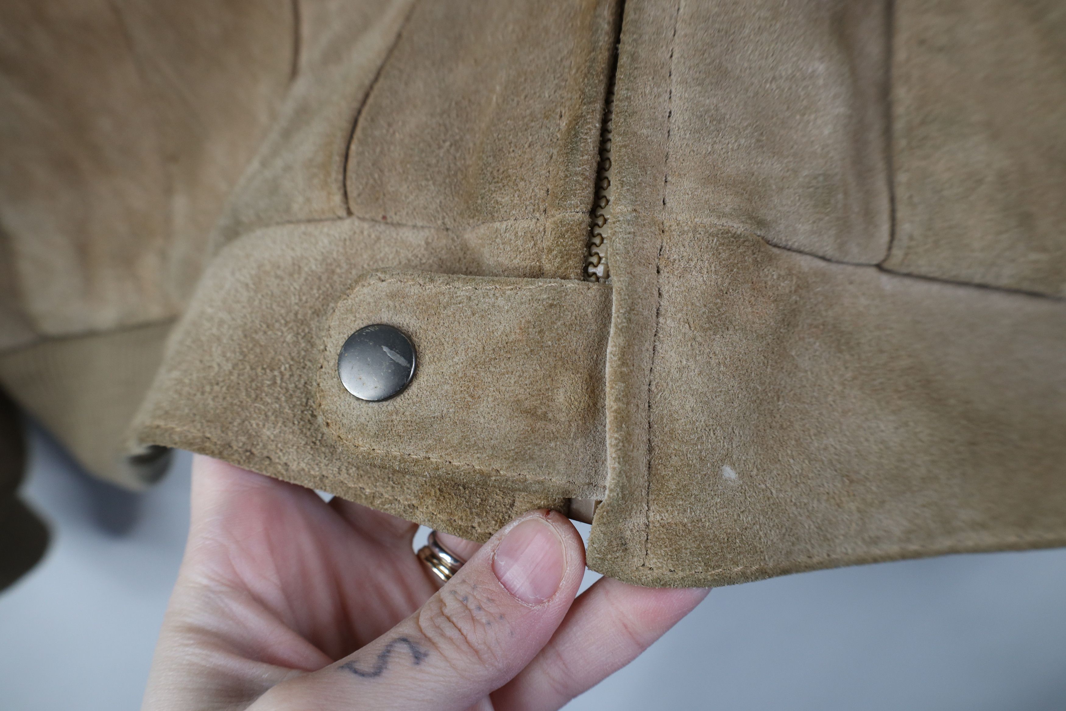 Vintage Vintage 70s Fleece Lined Suede Leather Bomber Jacket Beige Size US XXL / EU 58 / 5 - 4 Thumbnail