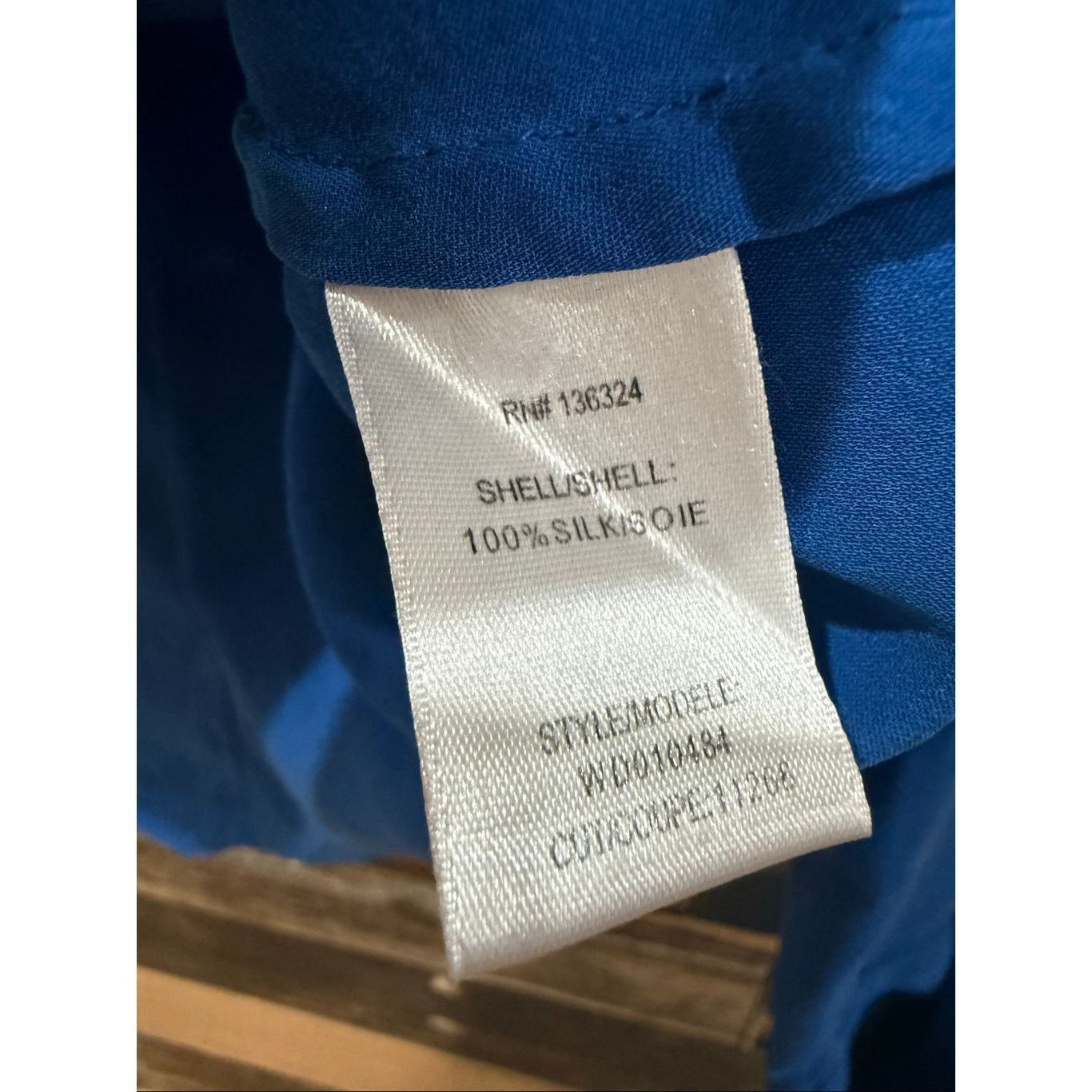 Halston Halston blue silk blouse some snags size Medium Size M / US 6-8 / IT 42-44 - 6 Thumbnail
