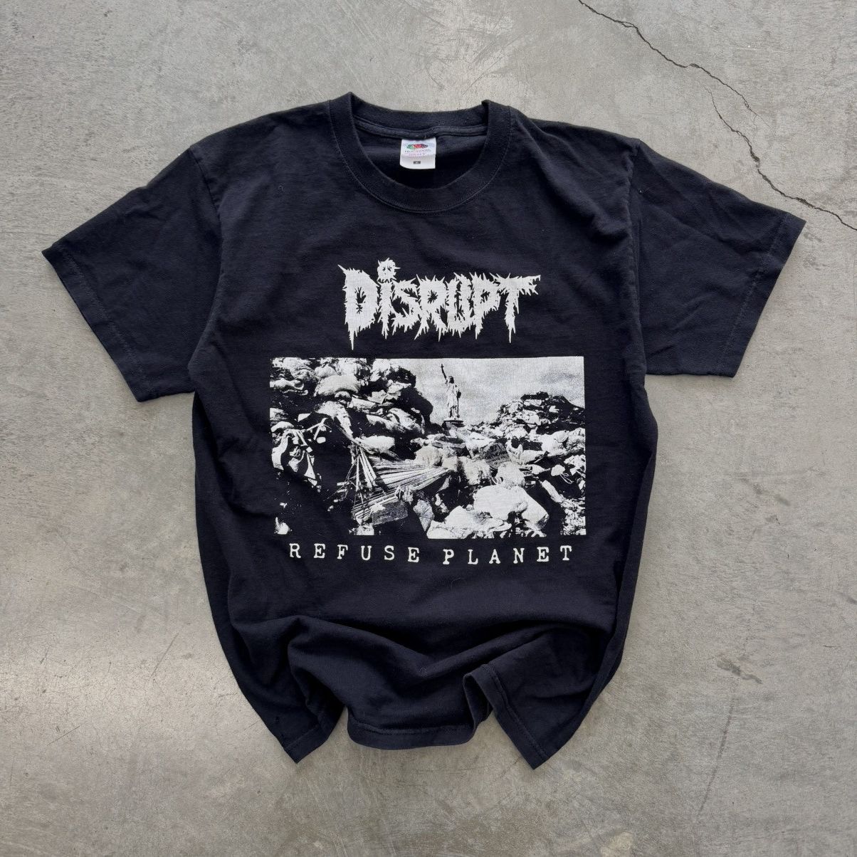 Band Tees Vintage 2000s Disrupt death metal Refuse Planet Band Tee Size US M / EU 48-50 / 2 - 1 Thumbnail