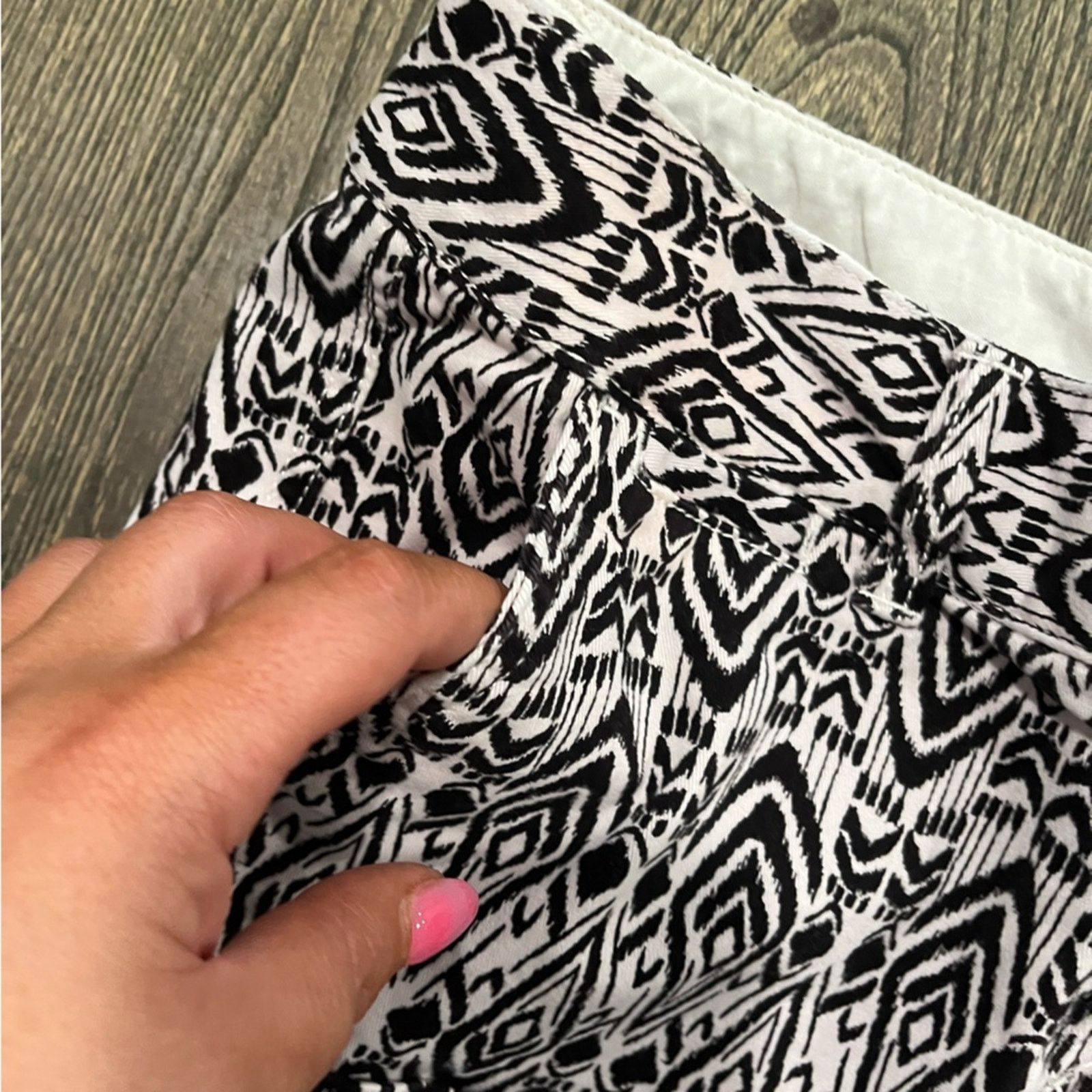 American Eagle Outfitters American Eagle Outfitters Shorts Shortie Aztec Geo Stretch 2 Size 26" / US 2 / IT 38 - 5 Thumbnail