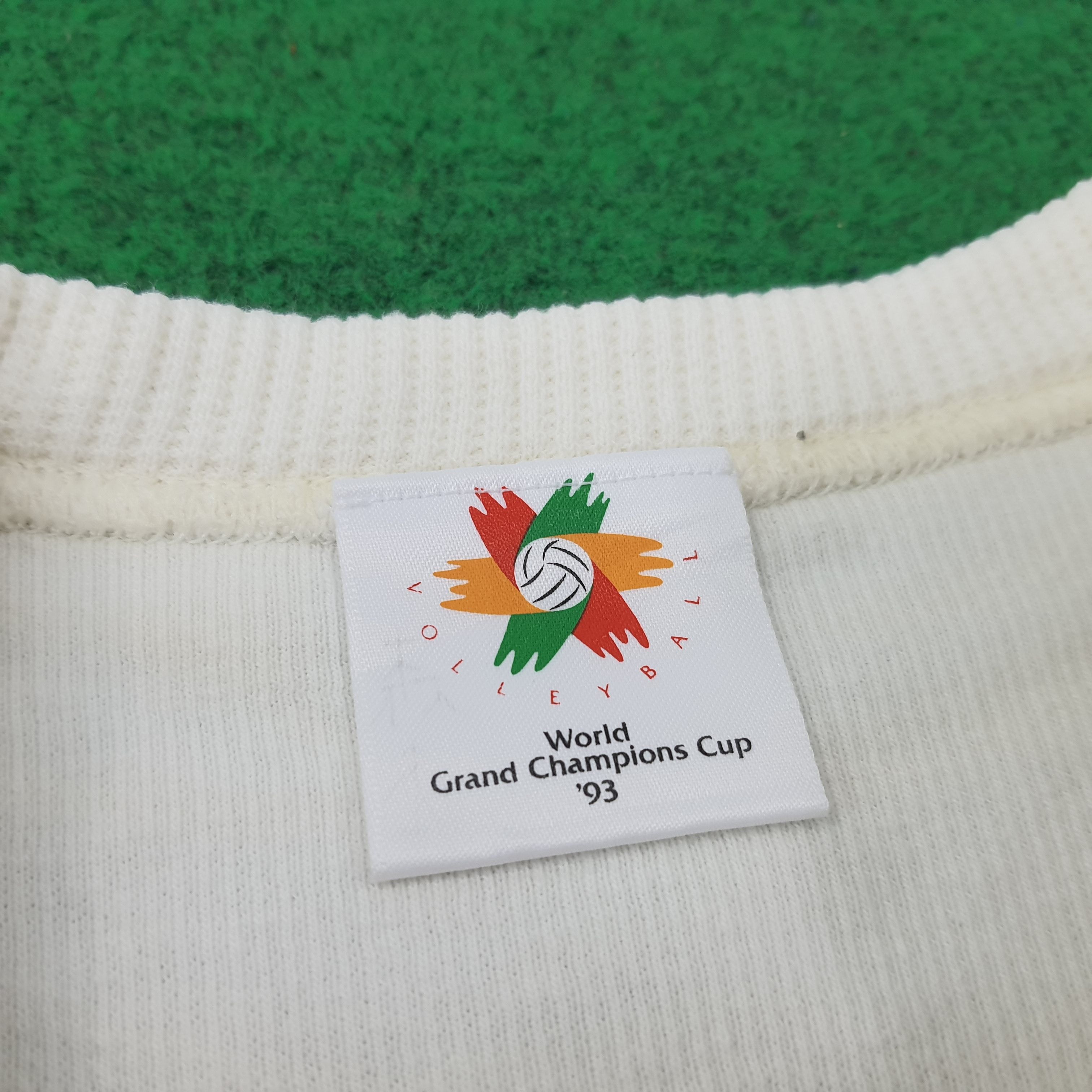 Vintage Vintage Volleyball World Champions Cup 90s Sweatshirt C247N5 Size US L / EU 52-54 / 3 - 4 Thumbnail