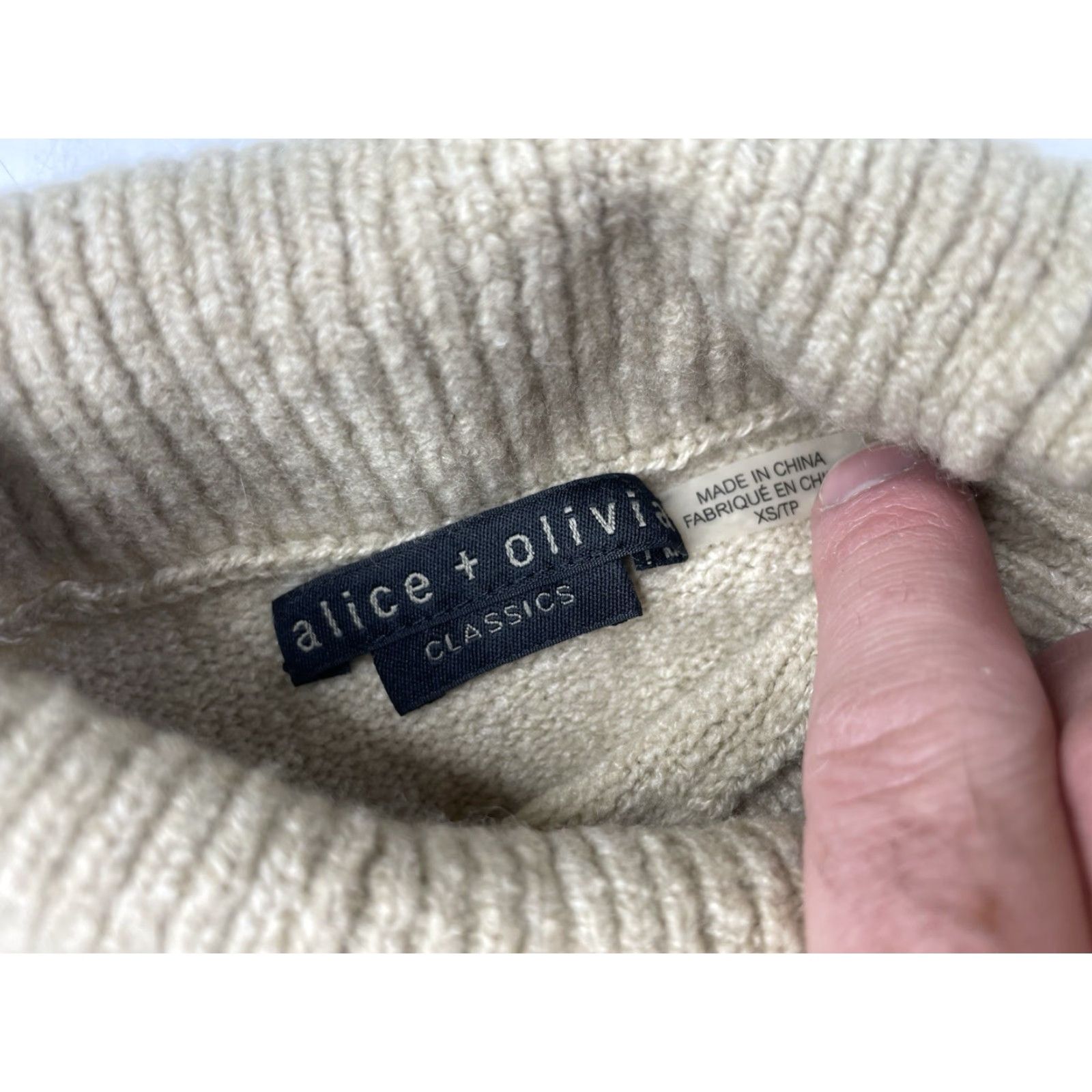 Alice + Olivia Alice + Olivia Turtleneck Sweater Cuffed Wool Blend Womens XS Beige Hi Low Hem Pullover Knit Wool Blend Size XS / US 0-2 / IT 36-38 - 2 Thumbnail