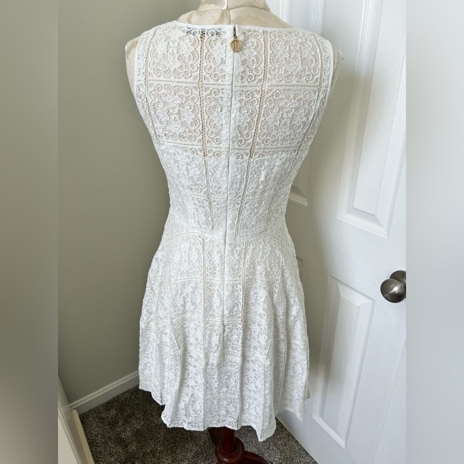 Tommy Hilfiger Tommy Hilfiger Sleeveless Elegant Lace Dress Size 6 Size M / US 6-8 / IT 42-44 - 5 Thumbnail