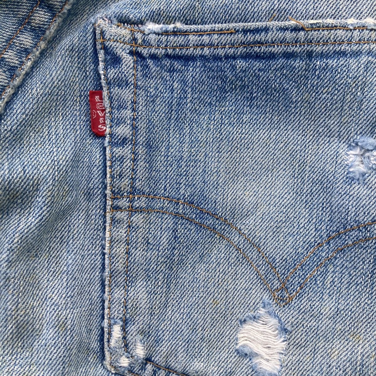 Levi's VINTAGE 60s LEVI’S 501 SELVEDGE BUTTON 6 DISTRESSED JEANS Size US 30 / EU 46 - 10 Thumbnail