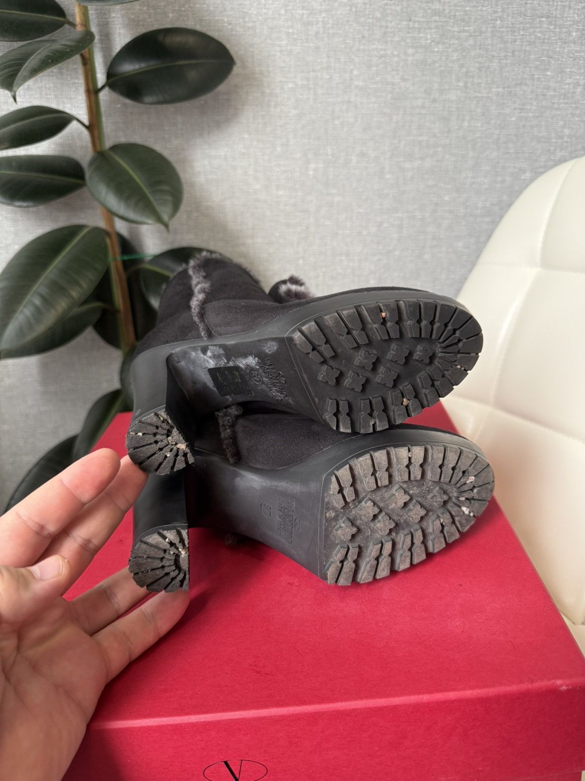 Valentino Valentino Garavani Black Suede Shearling Platform Ankle Boot Size US 7 / IT 37 - 17 Thumbnail