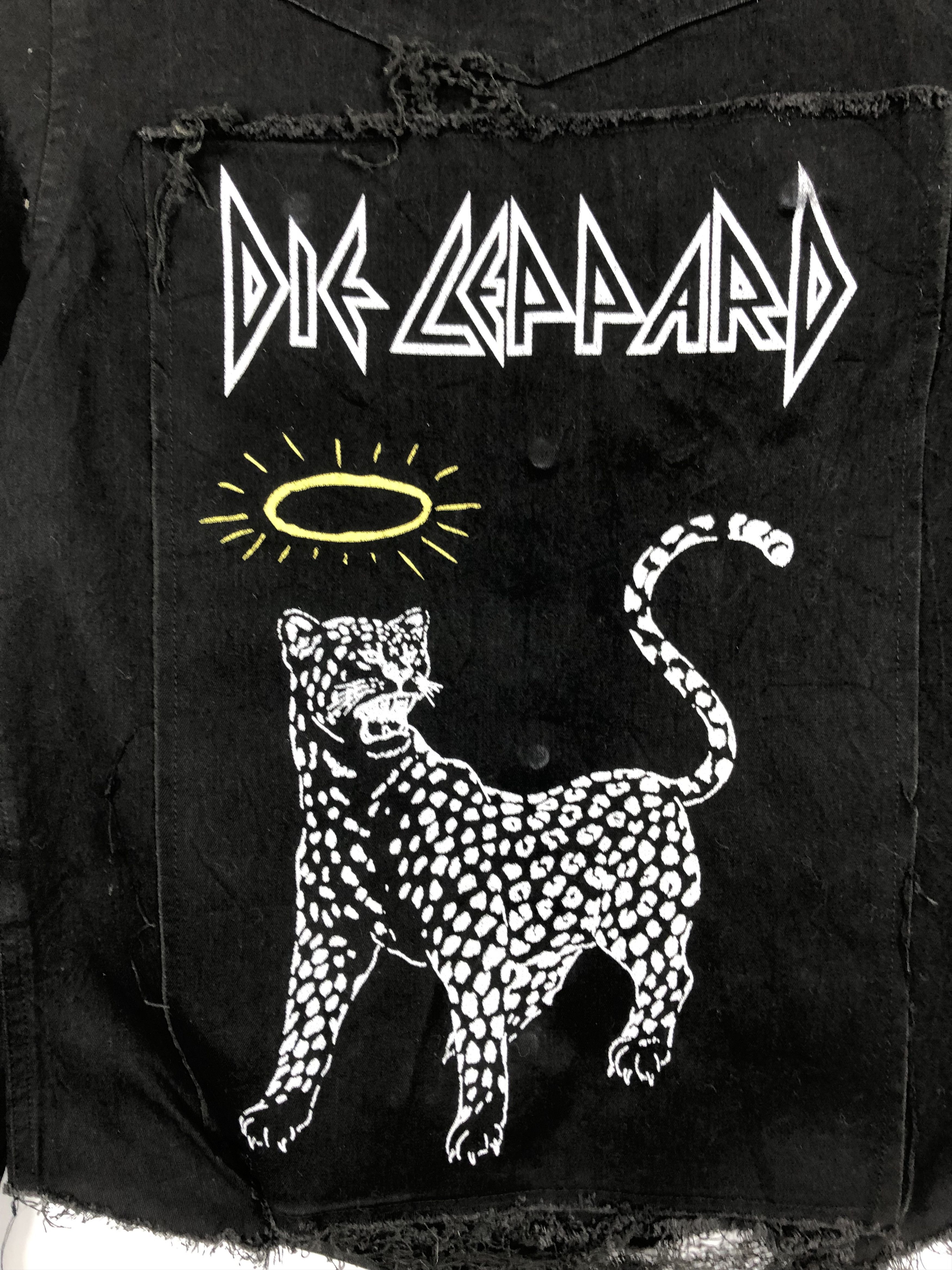 Band Tees Vintage Distressed Def Leppard Denim Jacket Punk Style J0562 Size US S / EU 44-46 / 1 - 12 Thumbnail