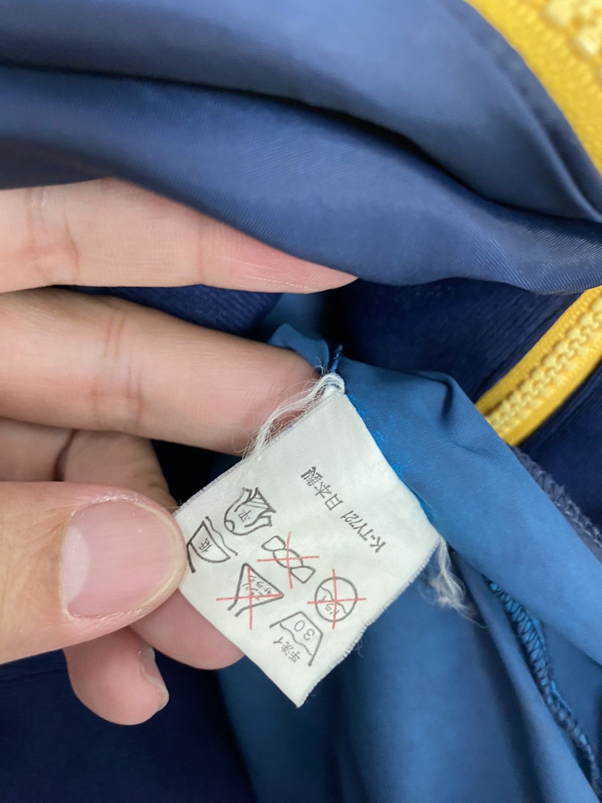 Champion Rare‼️ Vtg Champion Script Logo Windbreaker Made in Japan Size US S / EU 44-46 / 1 - 10 Thumbnail