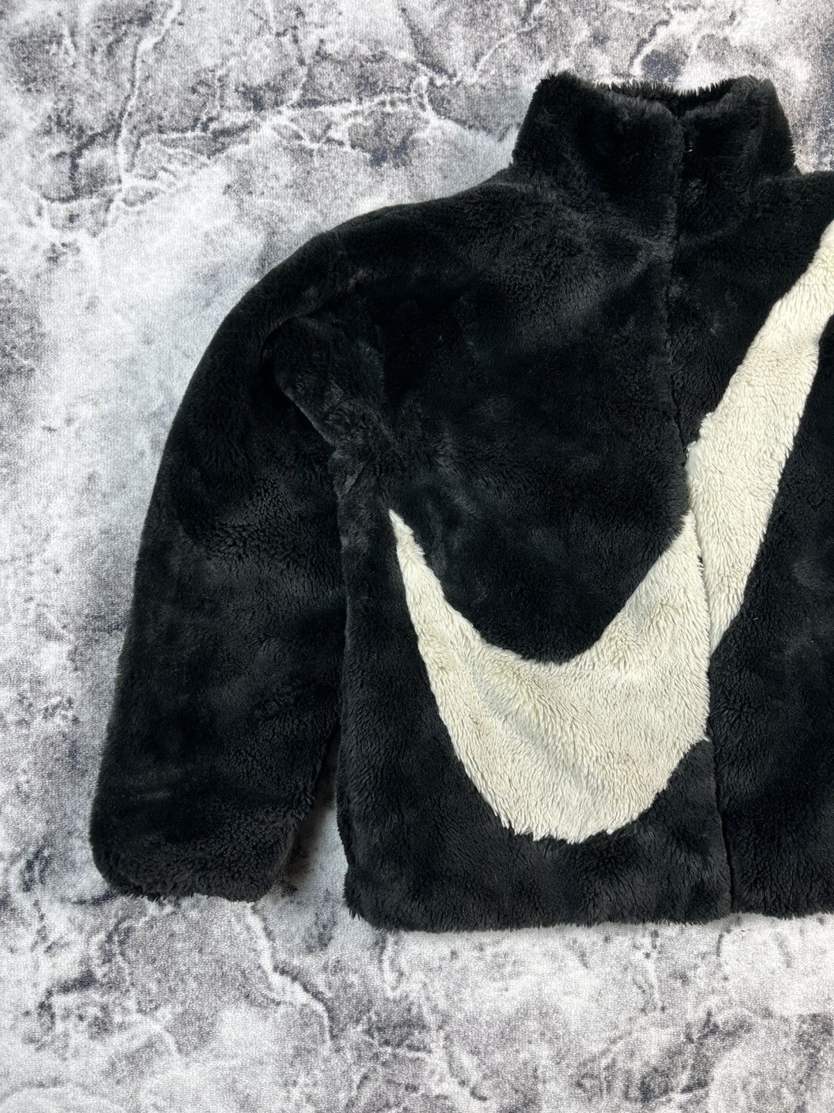 Nike Nike Faux Fur Big Swoosh Jacket Black Streetwear Size US M / EU 48-50 / 2 - 2 Thumbnail