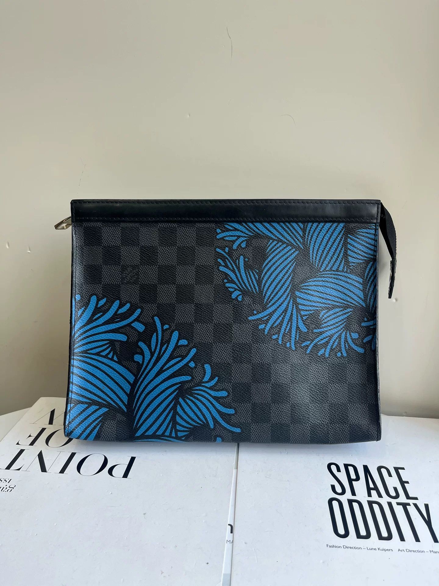 Louis Vuitton Louis Vuitton Checkered Graffiti Clutch Size ONE SIZE - 1 Thumbnail