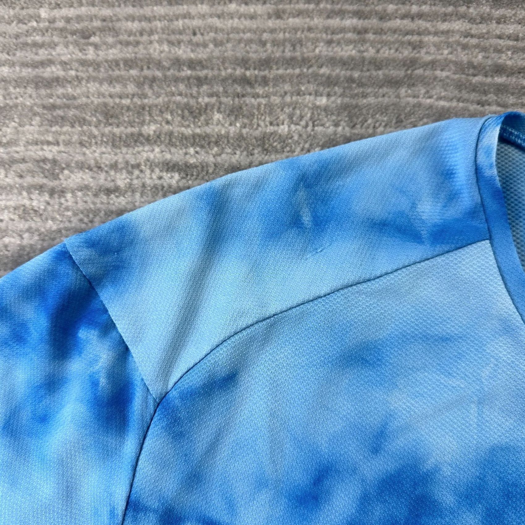Lululemon Lululemon Shirt XL Blue Reflective Lightweight Short Sleeve Crew Neck Running Fast Free Shirt Mens Basic Activewear Size US XL / EU 56 / 4 - 4 Thumbnail