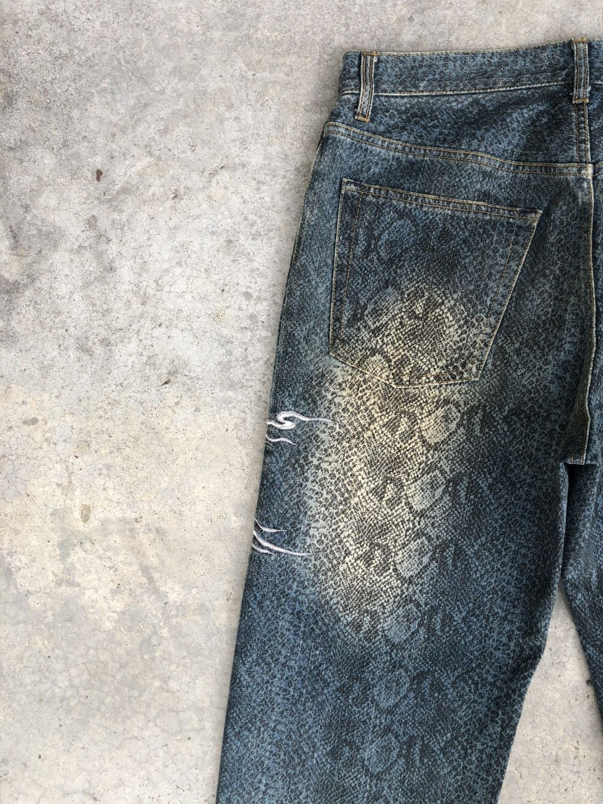 Karakuri Tamashii Karakuri Tamashii Embroidered Snake Skin Size US 32 / EU 48 - 11 Thumbnail