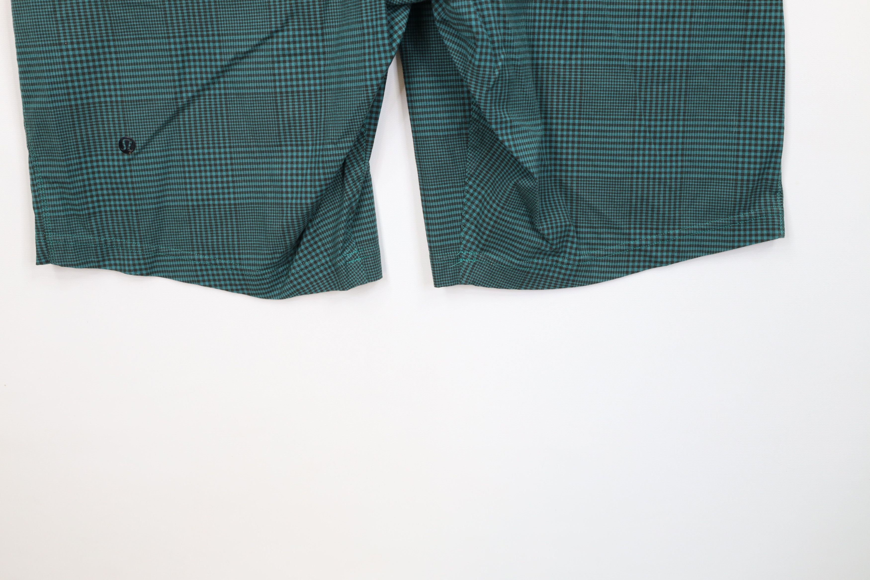 Lululemon Lululemon Flat Front Golfing Golf Chino Shorts Green Plaid Size US 34 / EU 50 - 11 Thumbnail