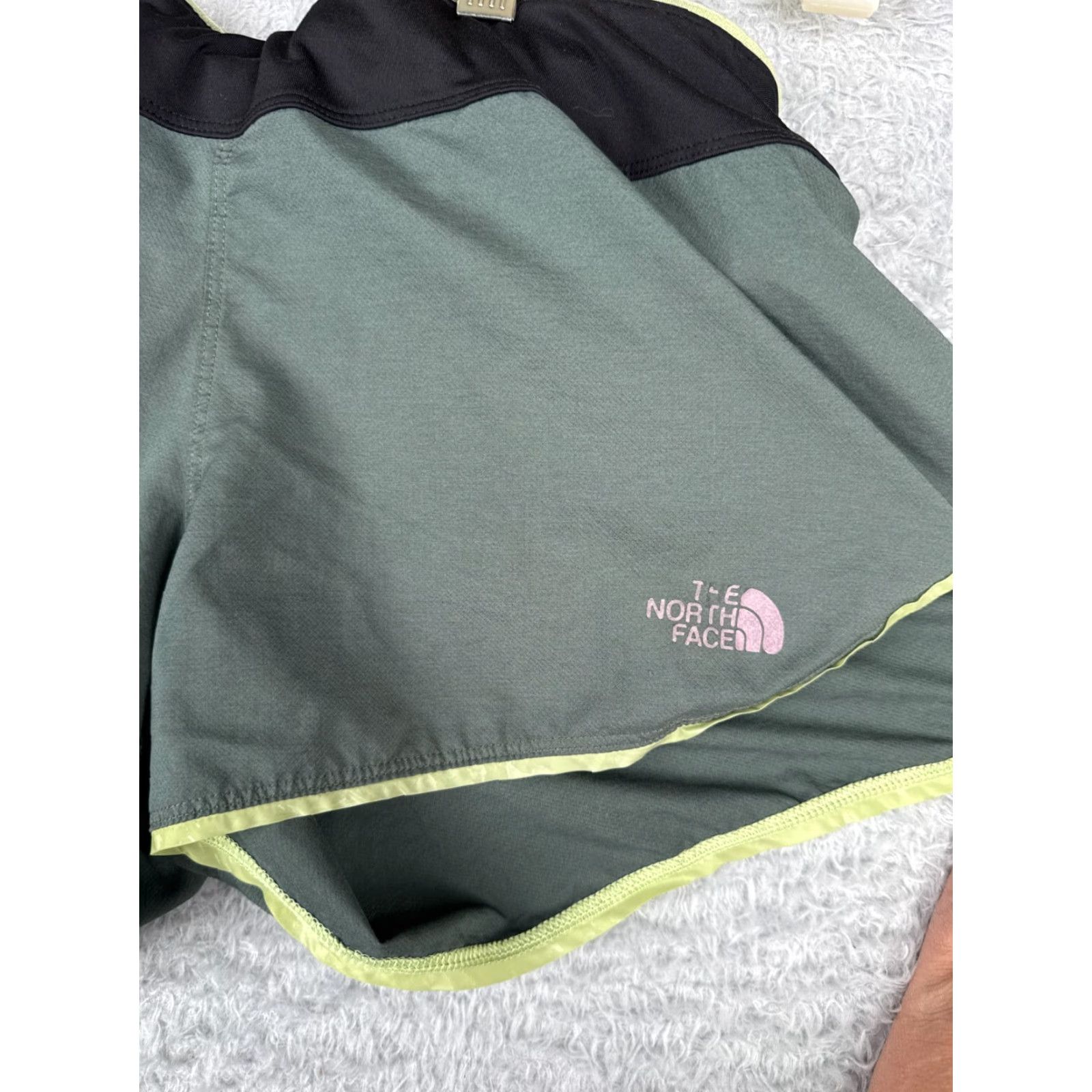 The North Face The North Face Shorts Women Small Green Lined Polyester Blend Run Running READ Women Size 28" / US 6 / IT 42 - 3 Thumbnail