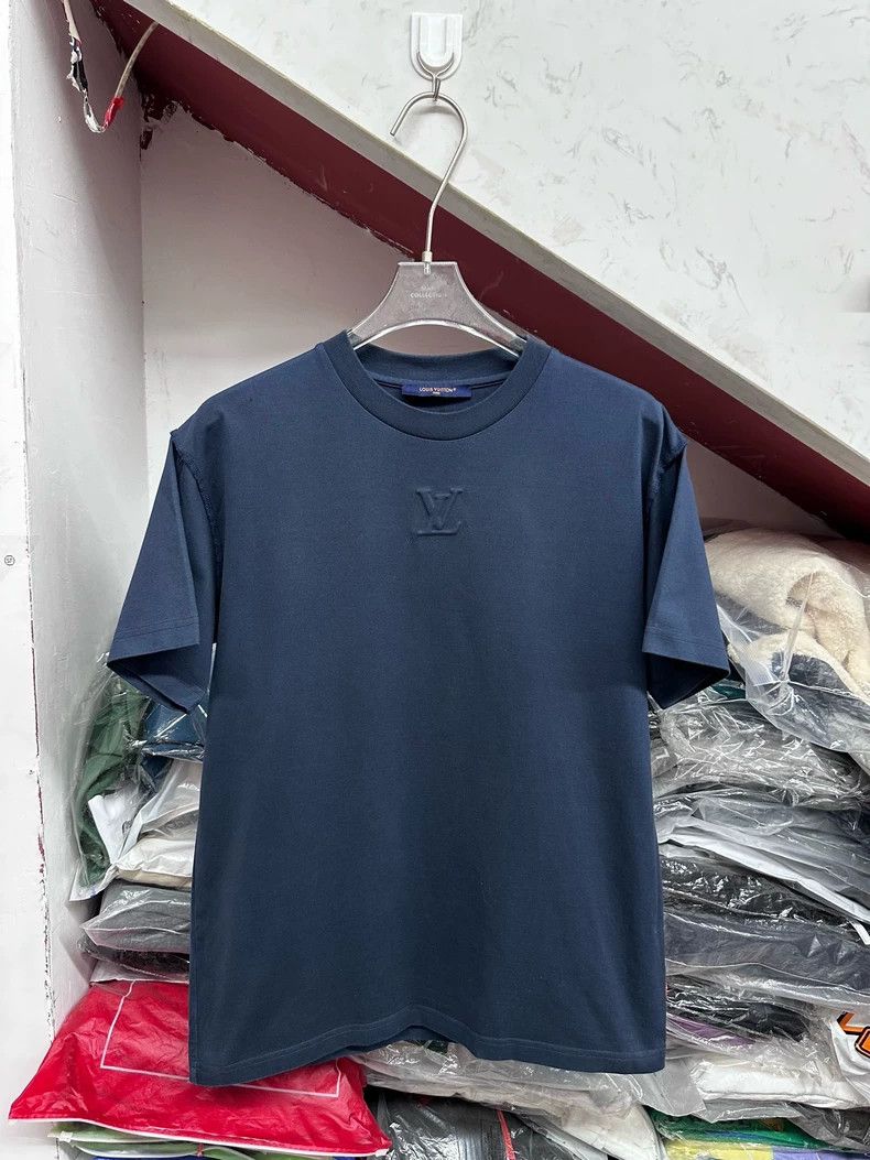 Louis Vuitton Louis Vuitton Blue and black embossed logo short sleeve Size US S / EU 44-46 / 1 - 1 Thumbnail