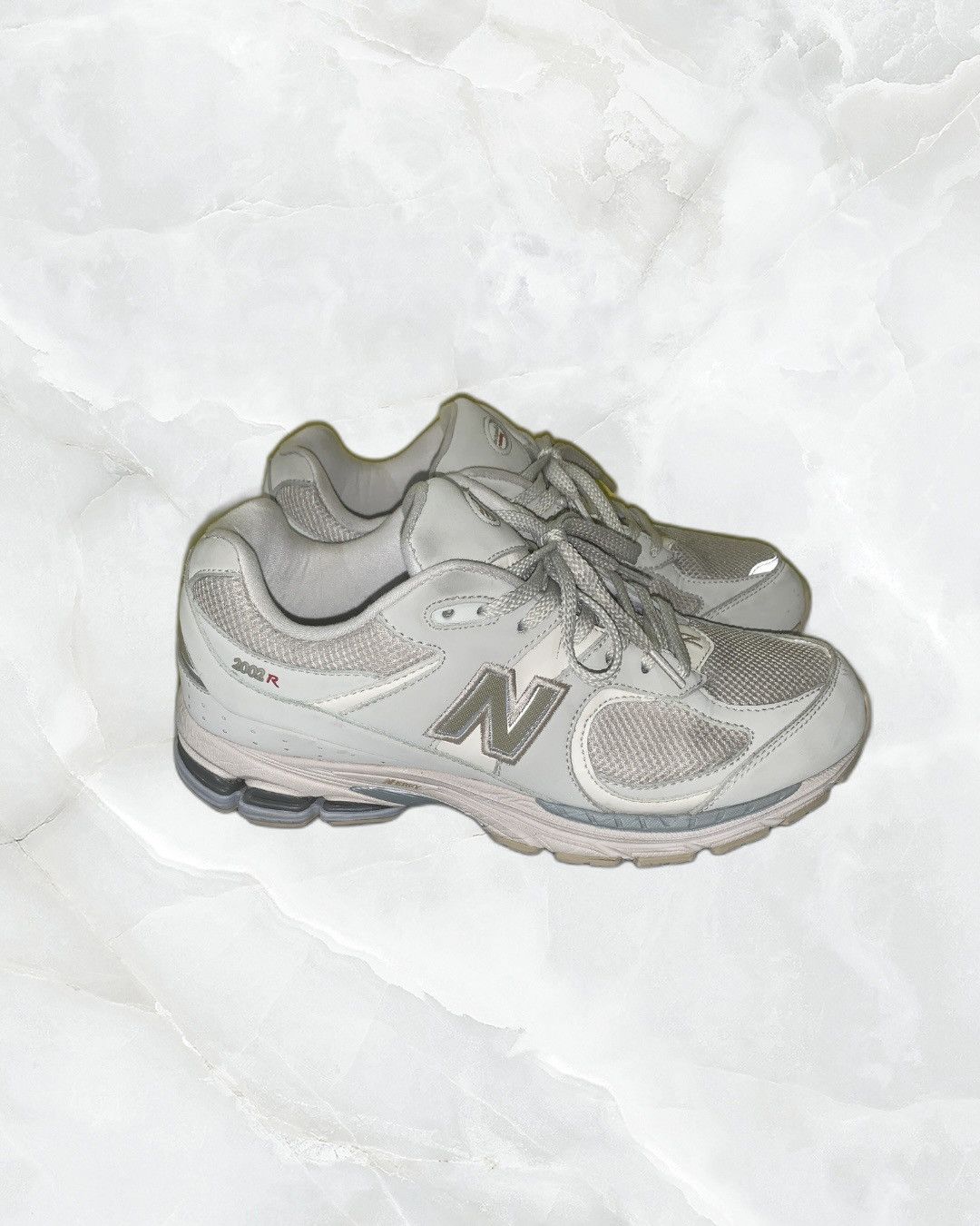 New Balance NEW BALANCE 2002R CREAM WHITE Size US 9.5 / EU 42-43 - 2 Thumbnail