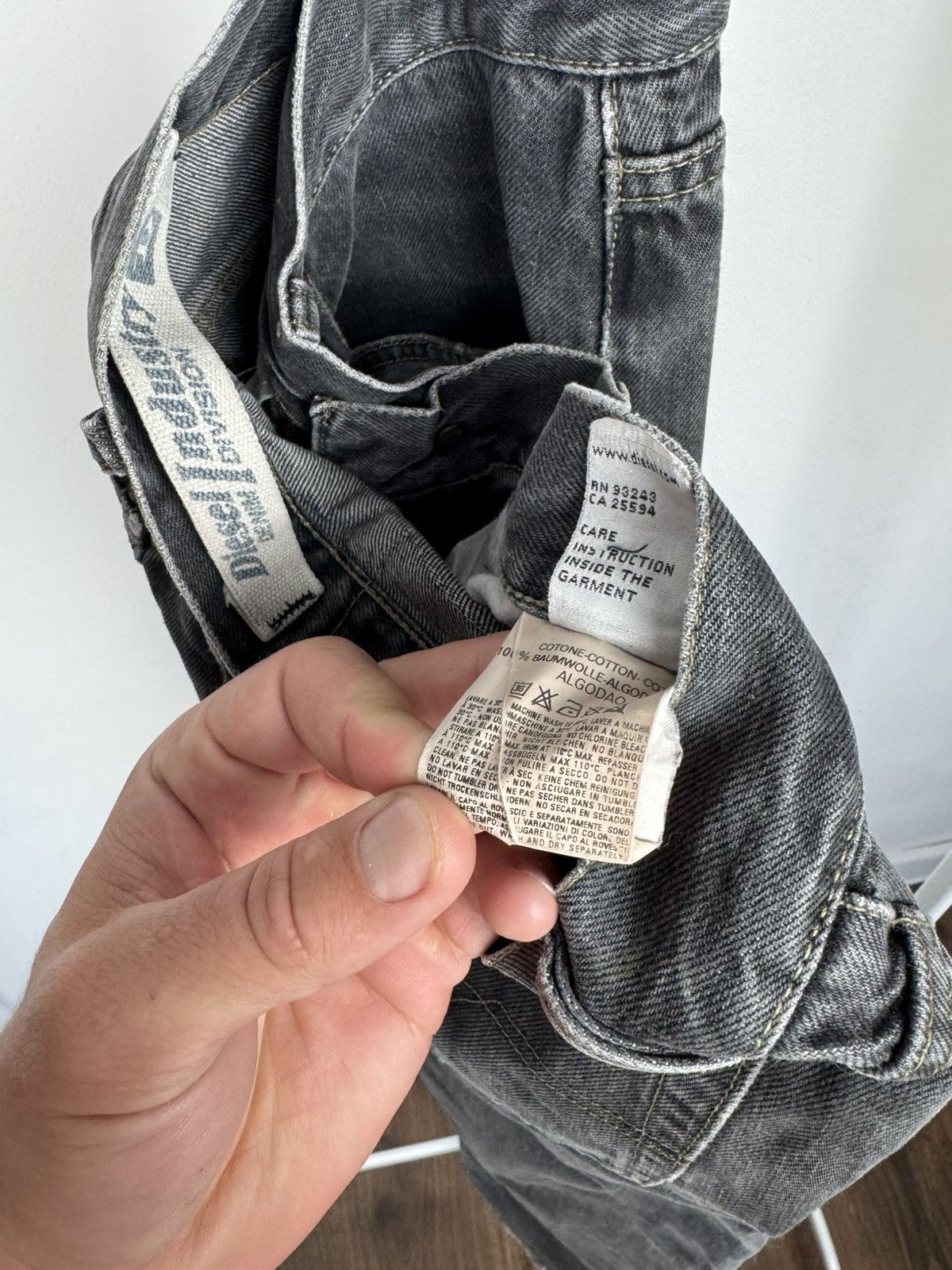 Diesel Diesel Industry Denim Division Distressed Jeans Italy W32 Size US 32 / EU 48 - 16 Thumbnail