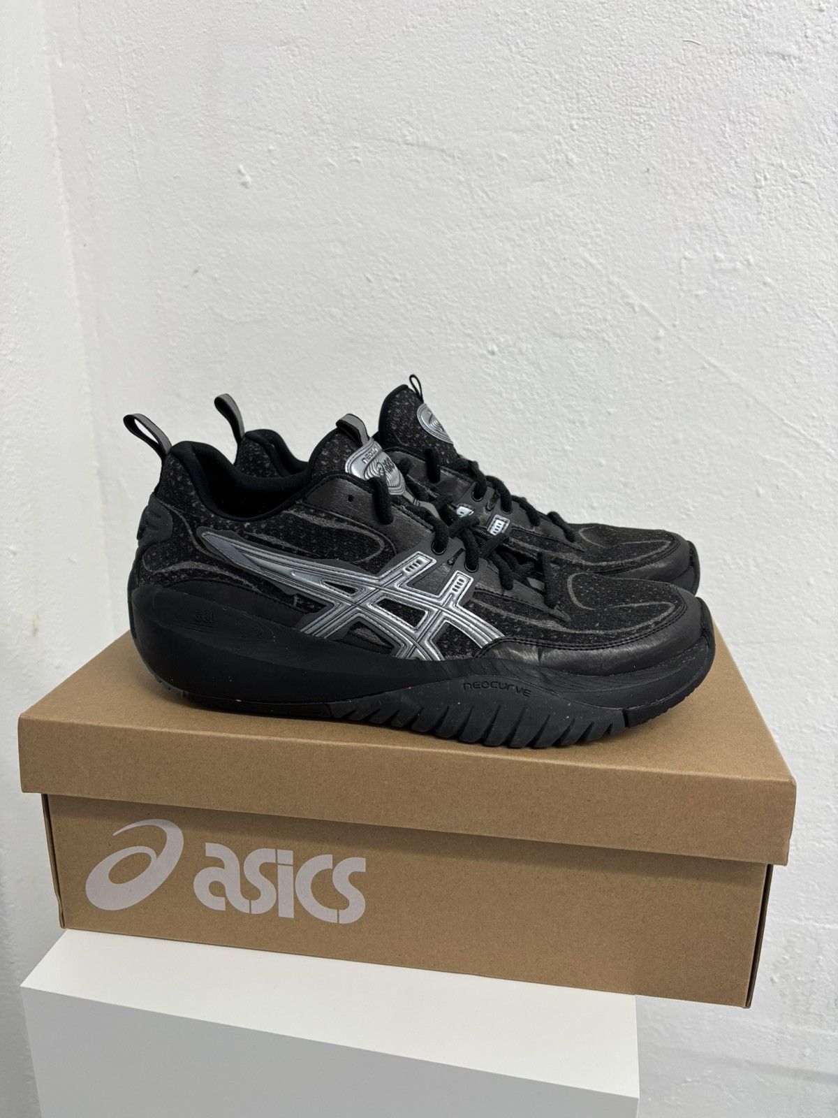 Asics Asics Neocurve Size US 11 / EU 44 - 2 Thumbnail
