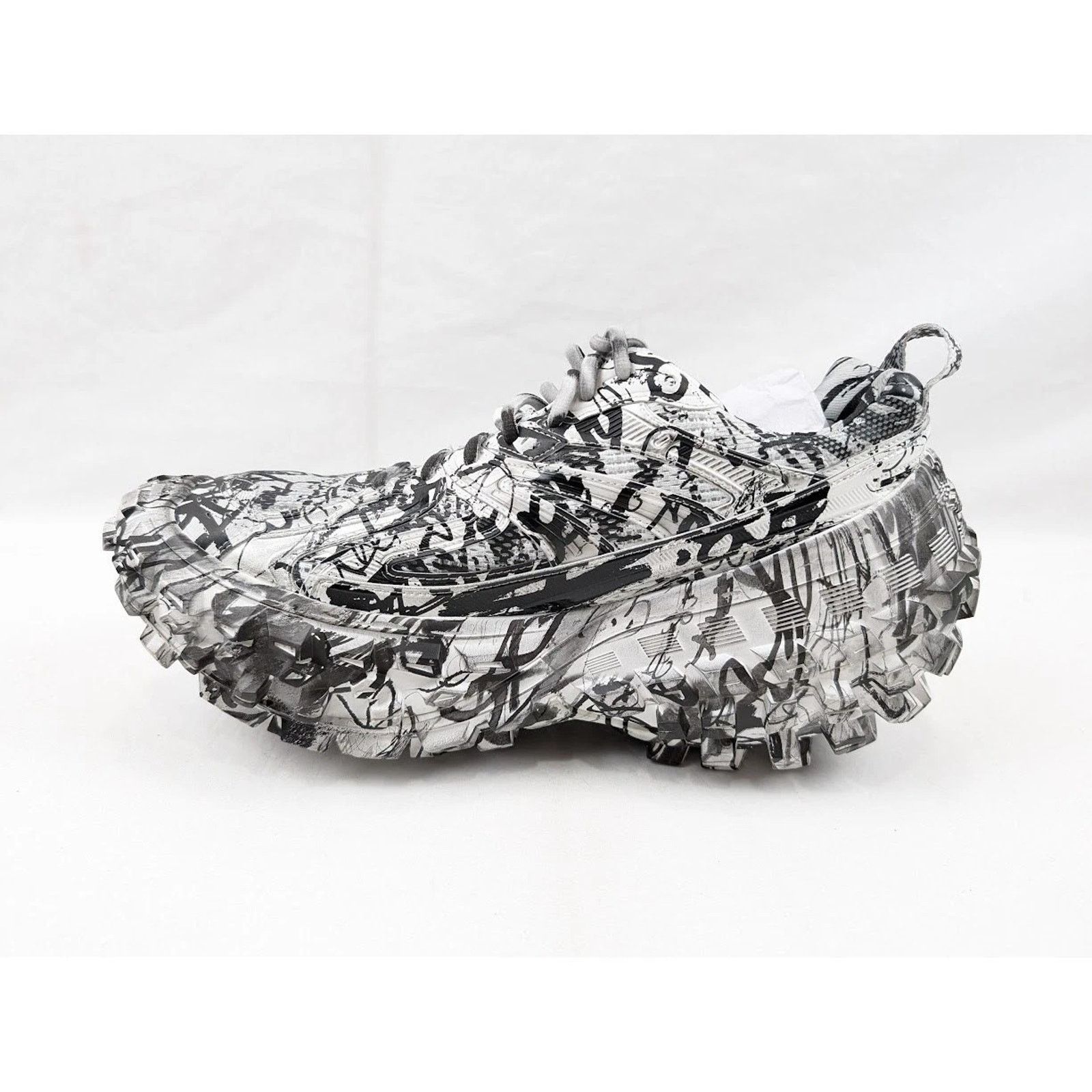 Balenciaga o1rshd1 Q:2 / Bouncer Extreme Graffiti Print in White/Black Size US 11 / EU 44 - 7 Thumbnail