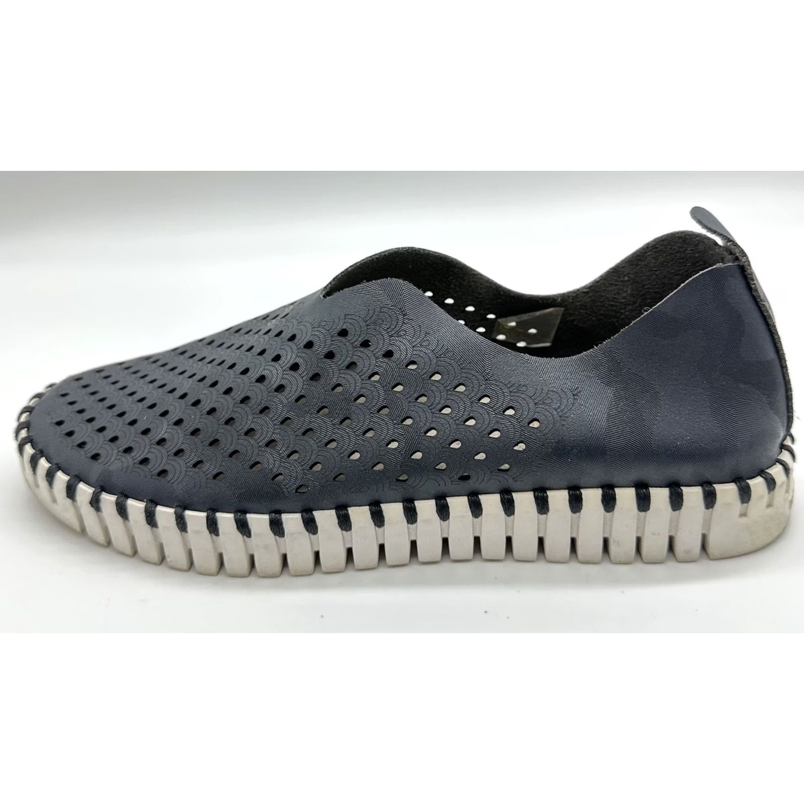 Vintage VINTAGE Isle Jacobsen Navy Blue Tulip Perforated White Sole Slip On Sneakers Women 36 6 Size US 6 / IT 36 - 6 Thumbnail