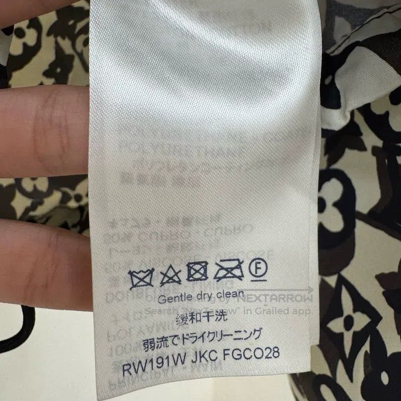 Louis Vuitton Louis Vuitton Black and white graffiti-covered assault jac Size XS / US 0-2 / IT 36-38 - 4 Thumbnail