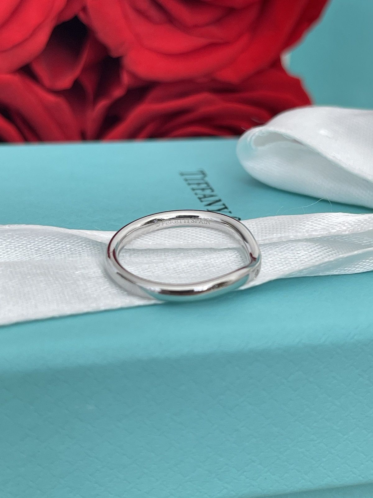 Tiffany & Co. Tiffany & Co. Elsa Peretti Curved Band WG 3 Dia 4.5 $1500 Size ONE SIZE - 8 Thumbnail