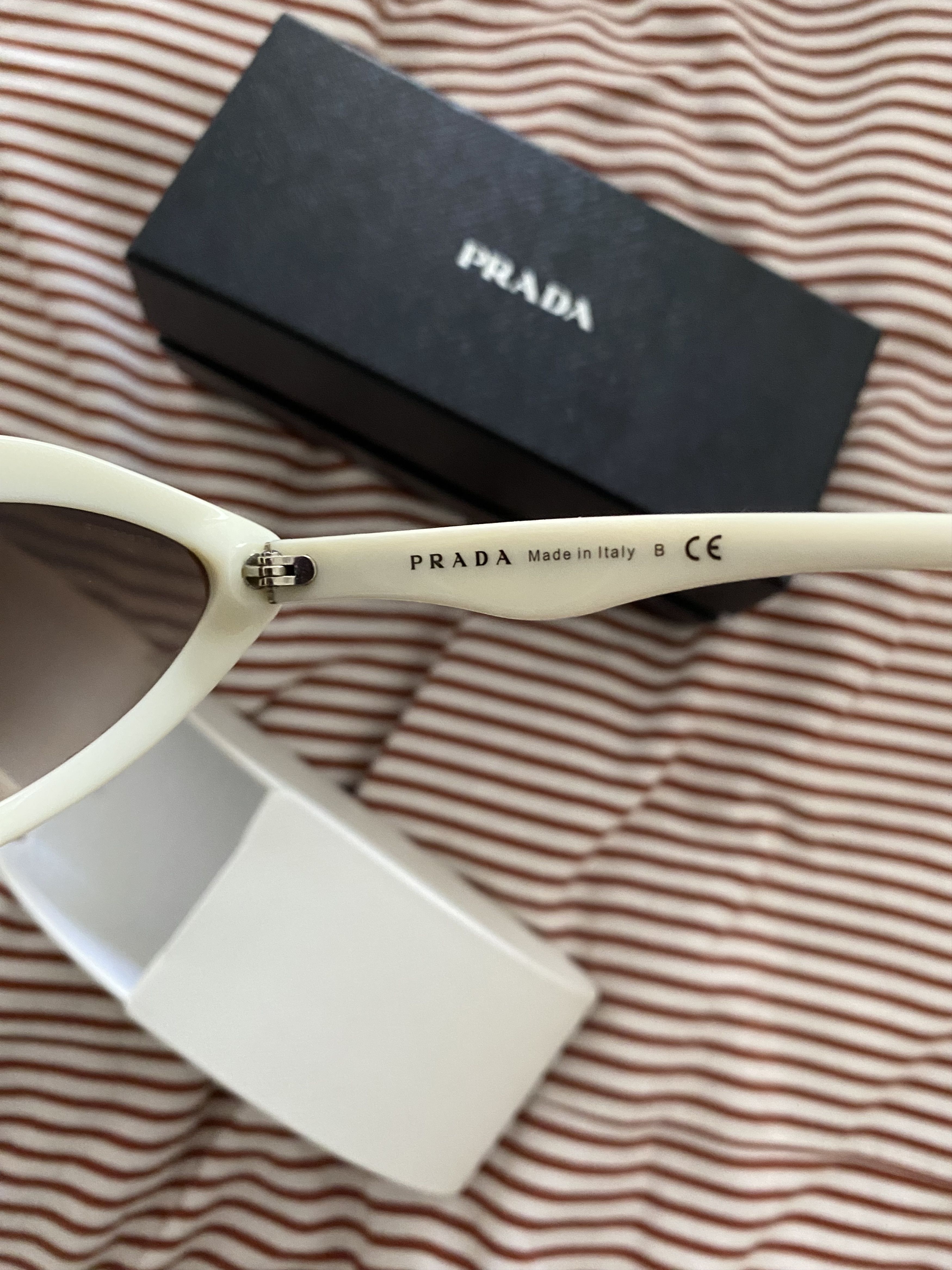 Prada Prada White Vintage Y2K Sunglasses Cat Eye / Bug Eye Shape Size ONE SIZE - 9 Thumbnail