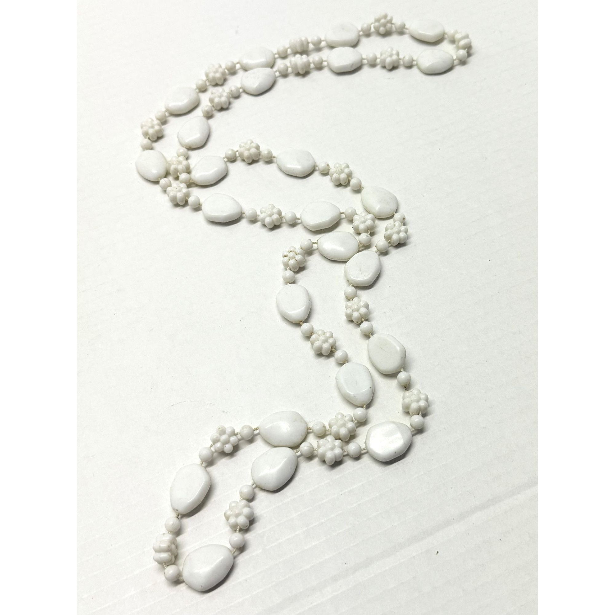 Vintage Vintage white flower beaded necklace Size ONE SIZE - 1 Thumbnail
