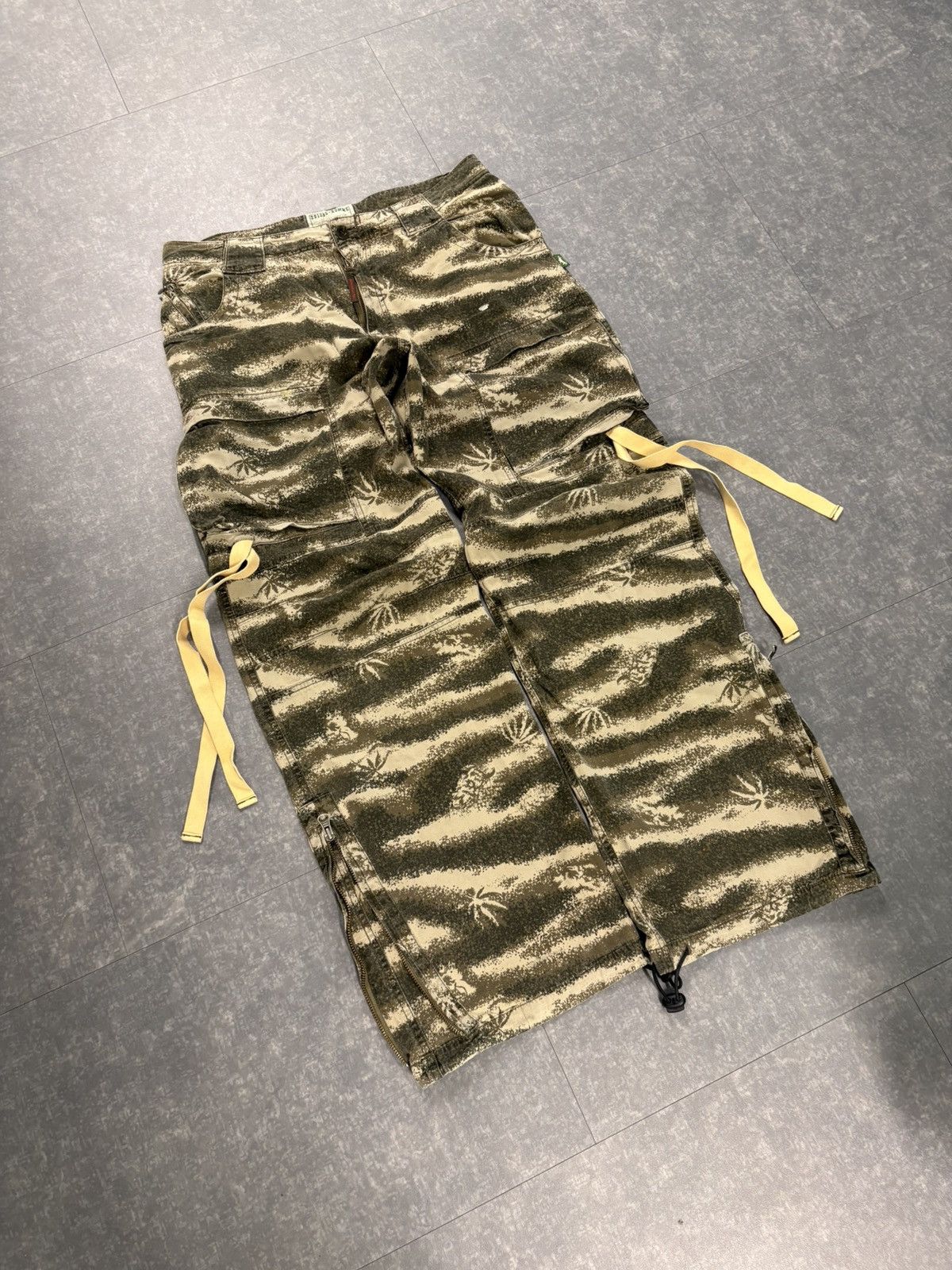 291295=Homme Vintage Japanese Designer 291295 HOMME Parachute Pants Size US 32 / EU 48 - 1 Thumbnail