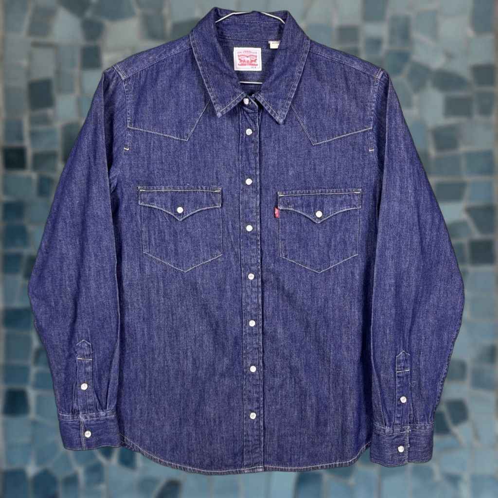 Levi's Levi's Denim Shirt Womens M Pearl Snap Dark Wash Western Y2K Cowgirl Slim Button-Up Long Sleeve Casual Blue Size M / US 6-8 / IT 42-44 - 1 Thumbnail