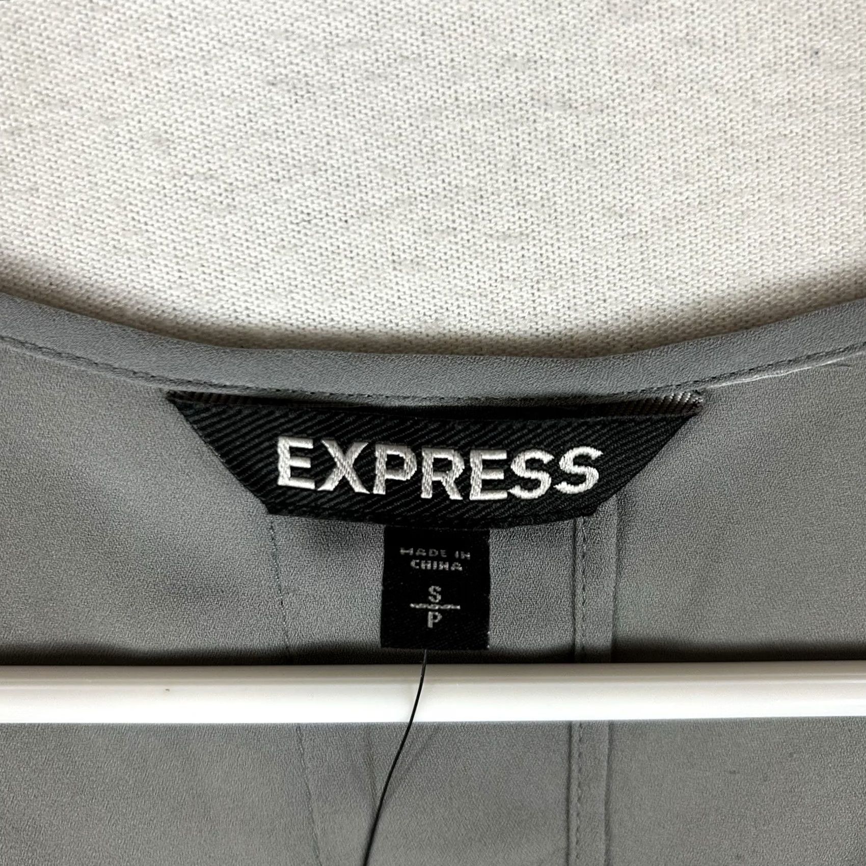 Express Express Split Back Tank Blouse Womens S Gray Rhinestones Sleeveless NWT Size S / US 4 / IT 40 - 4 Thumbnail
