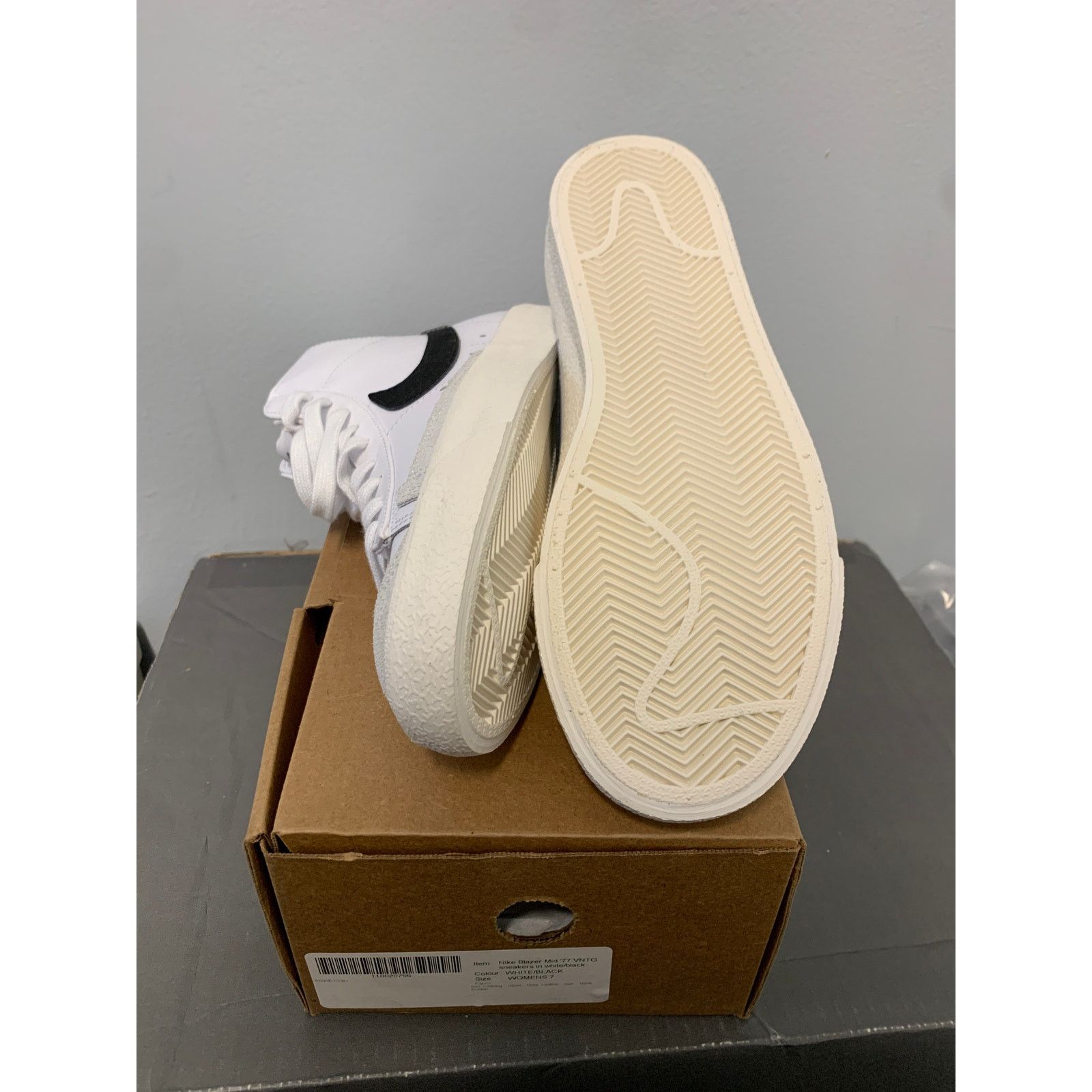 Nike Nike Blazer Mid 77 White Black Women's 7 SHIPS NOW Size US 7 / IT 37 - 6 Thumbnail